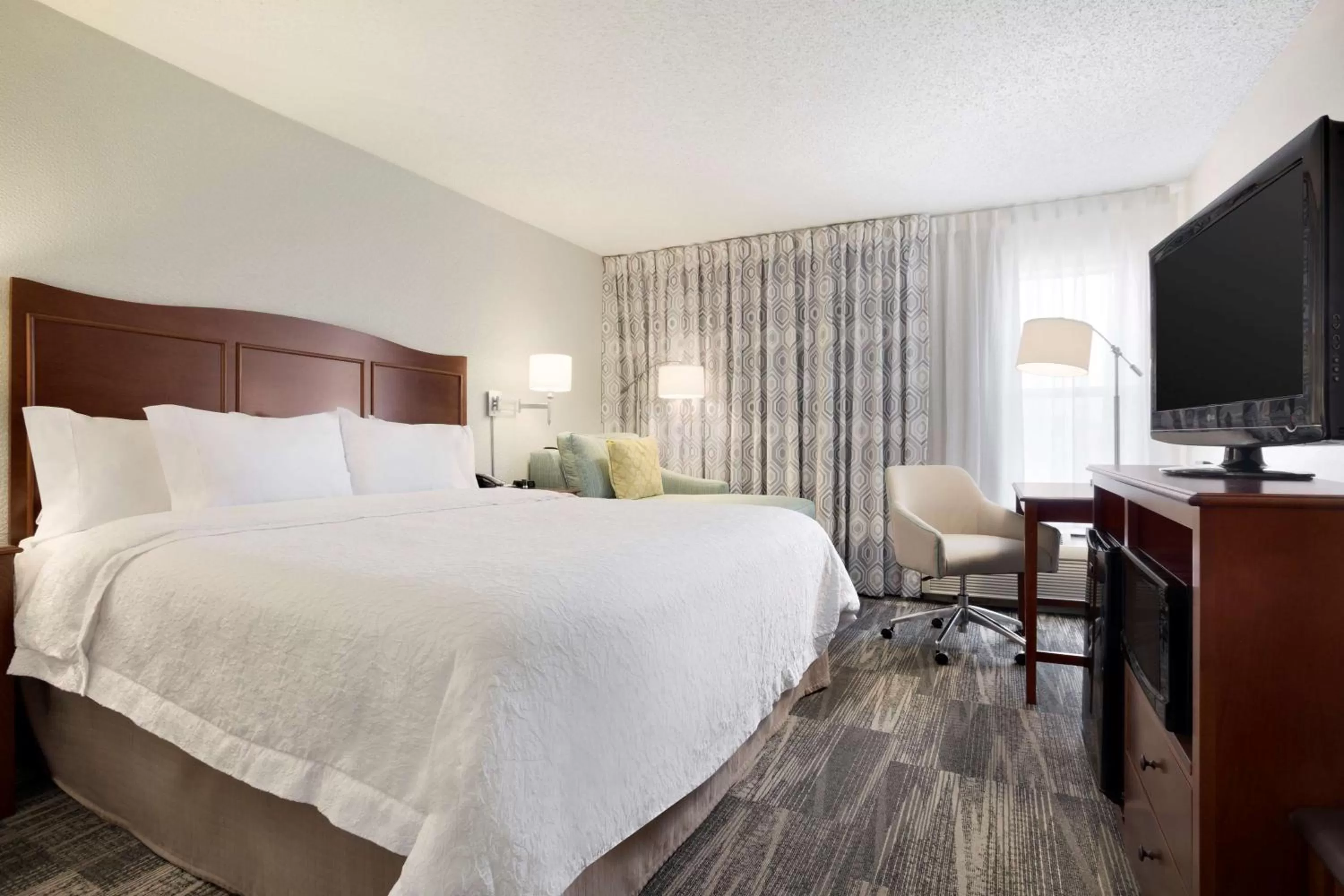 Bed in Hampton Inn Fort Worth Southwest Cityview