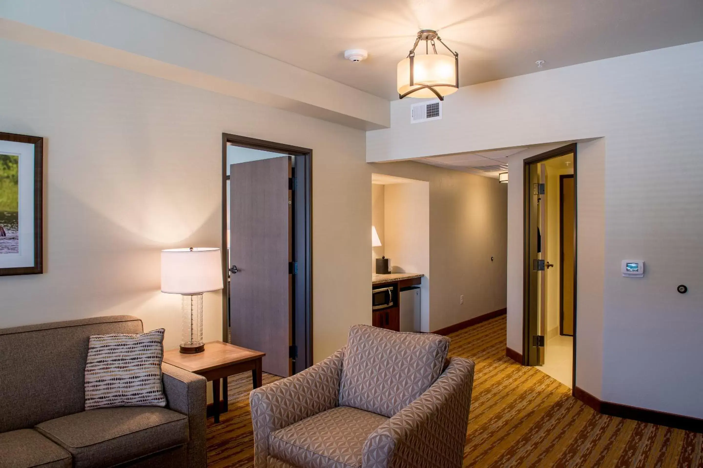 Coffee/tea facilities, Seating Area in Cedar Creek Lodge & Conference Center