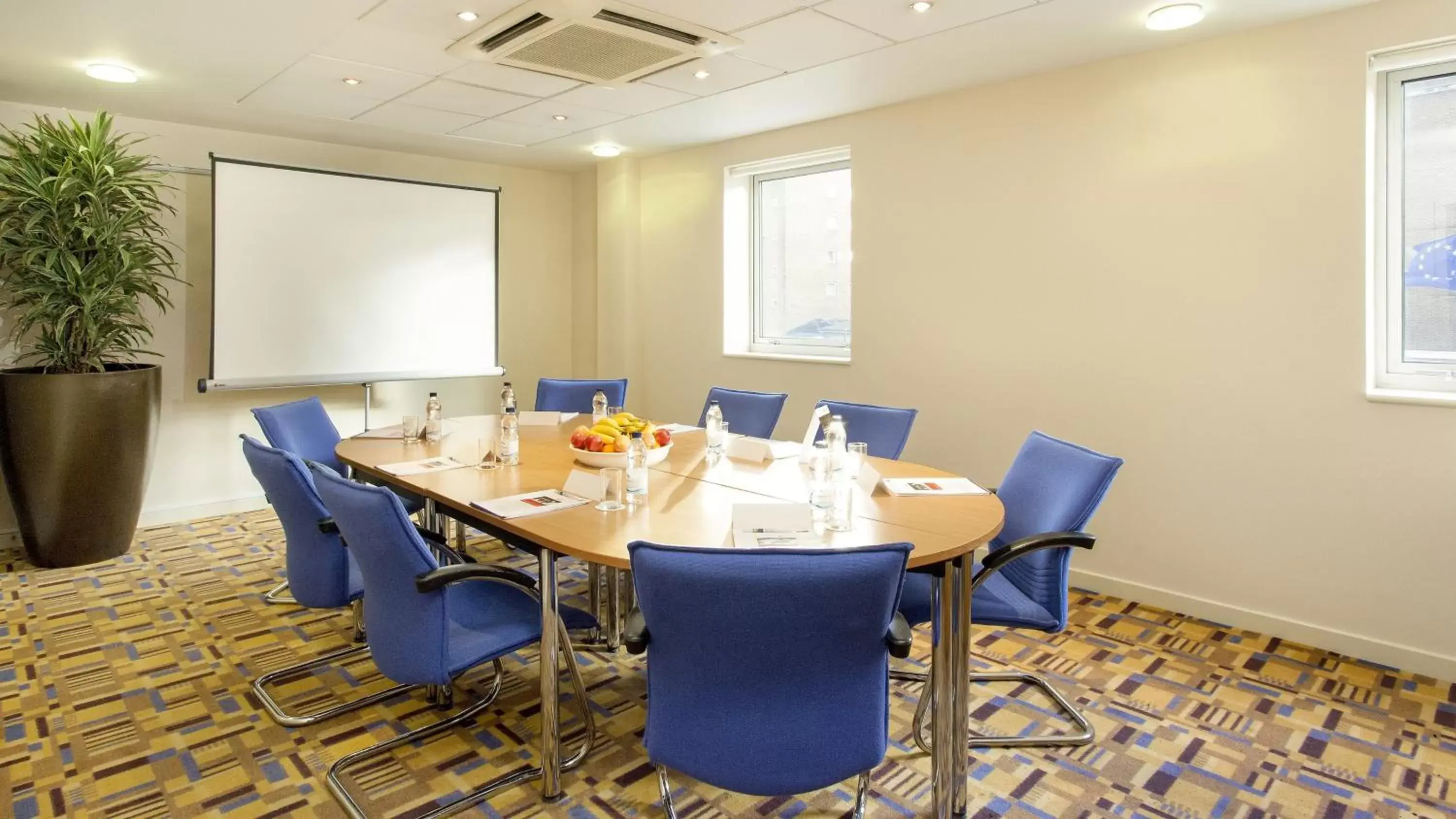 Meeting/conference room in Holiday Inn Express London Limehouse, an IHG Hotel
