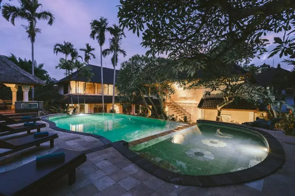 Swimming Pool in Honeymoon Guesthouse