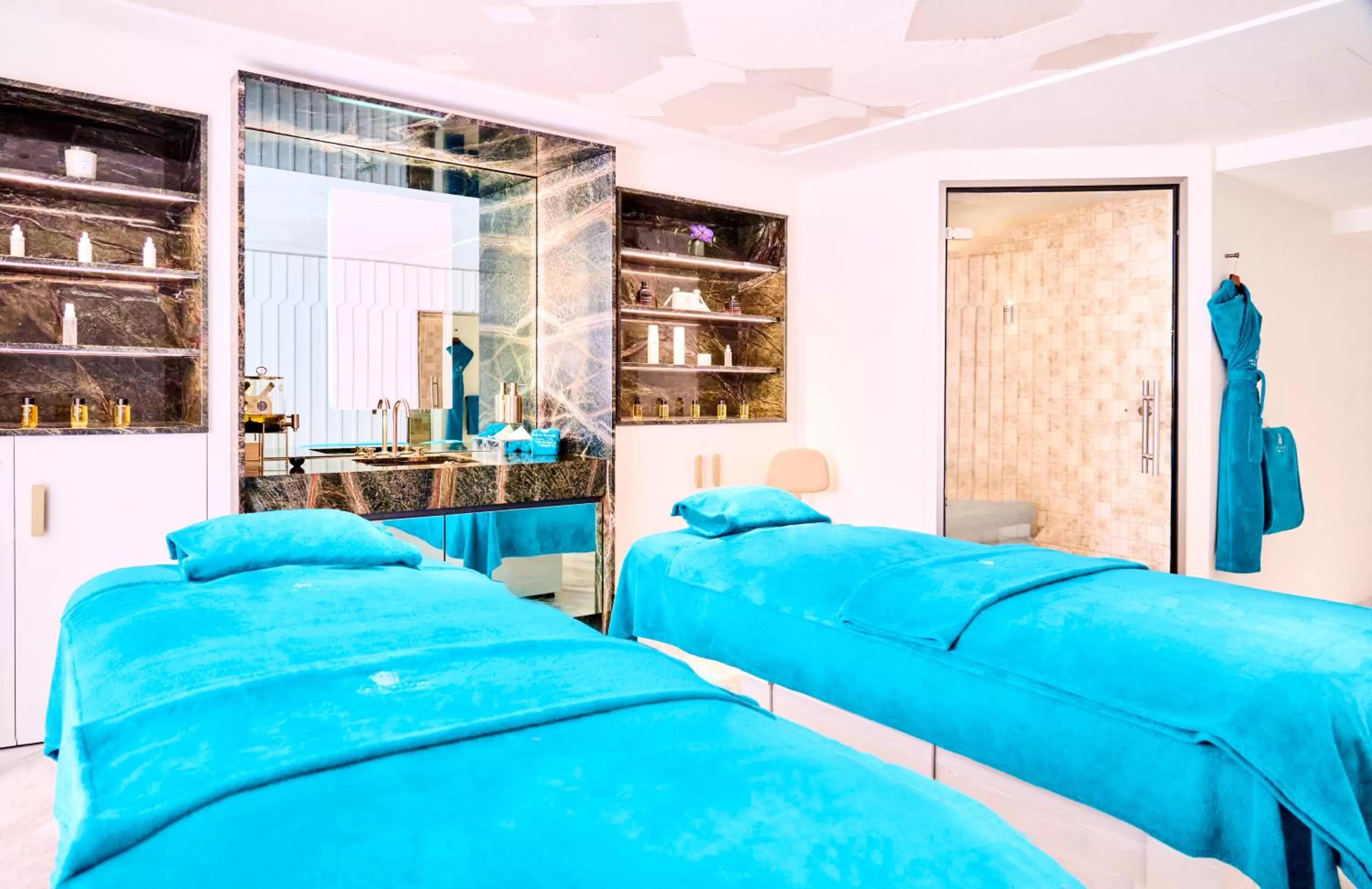 Spa and wellness centre/facilities, Bed in Carlton Cannes, a Regent Hotel