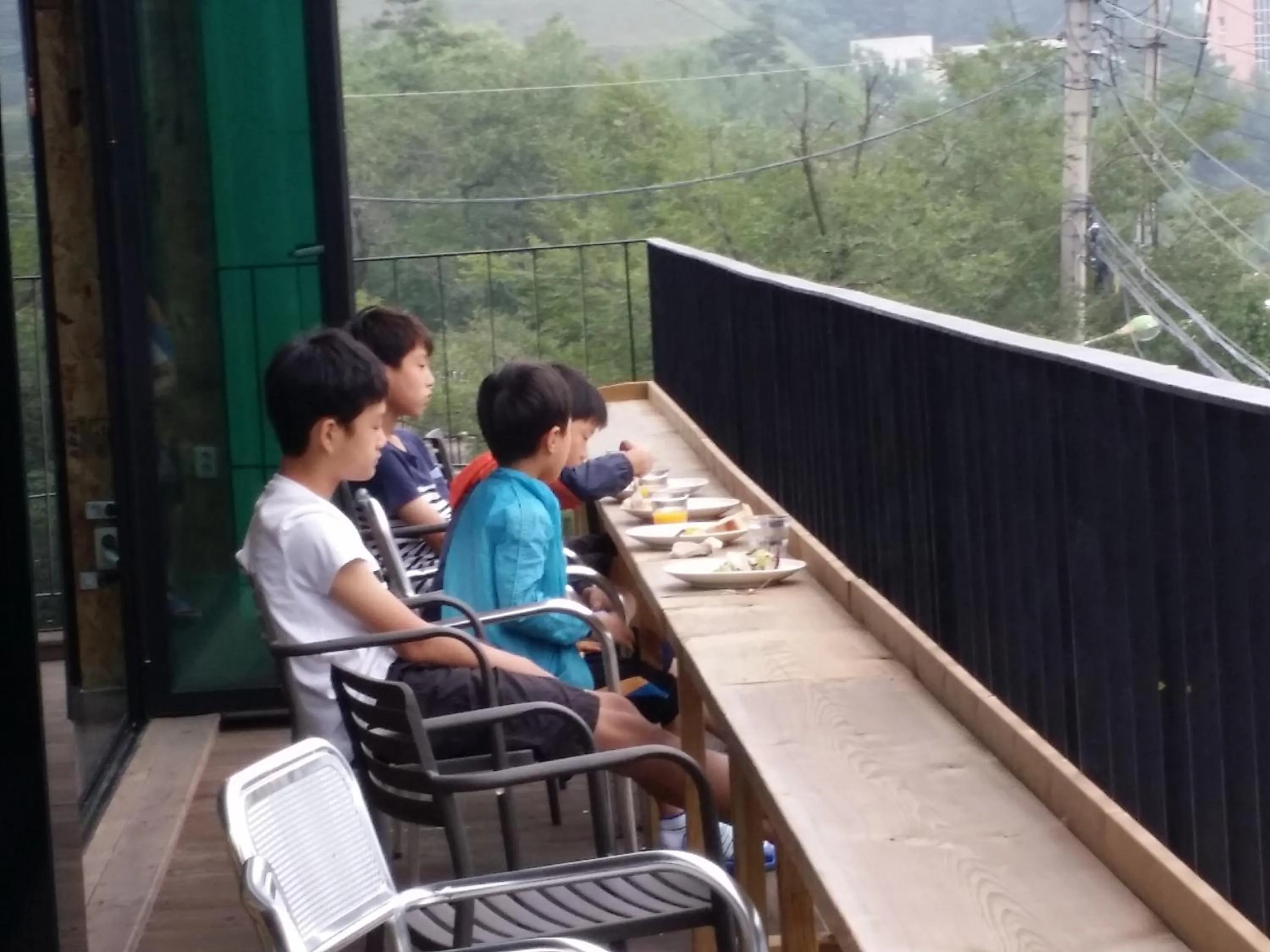 Lounge or bar in White Cabin