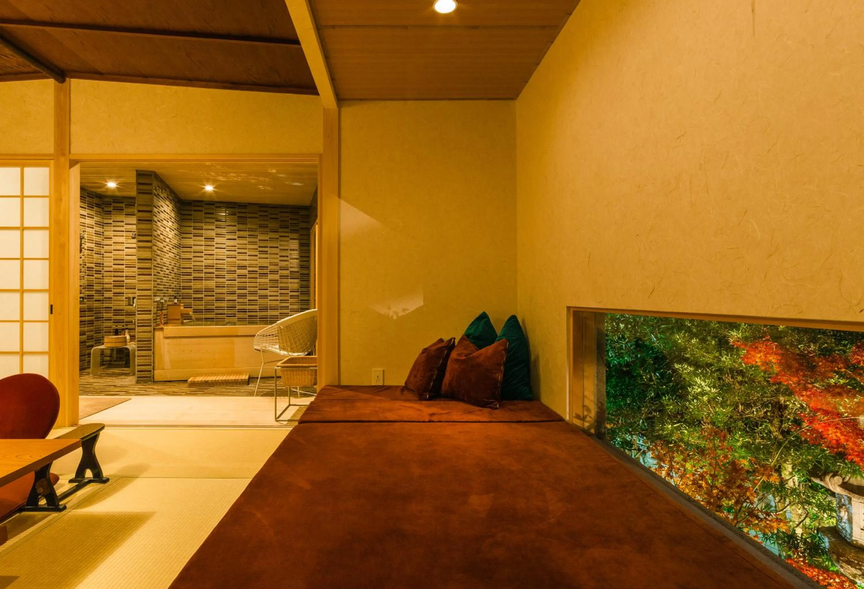 Hot Tub, Bed in Kyoto Nanzenji Ryokan Yachiyo Established in 1915