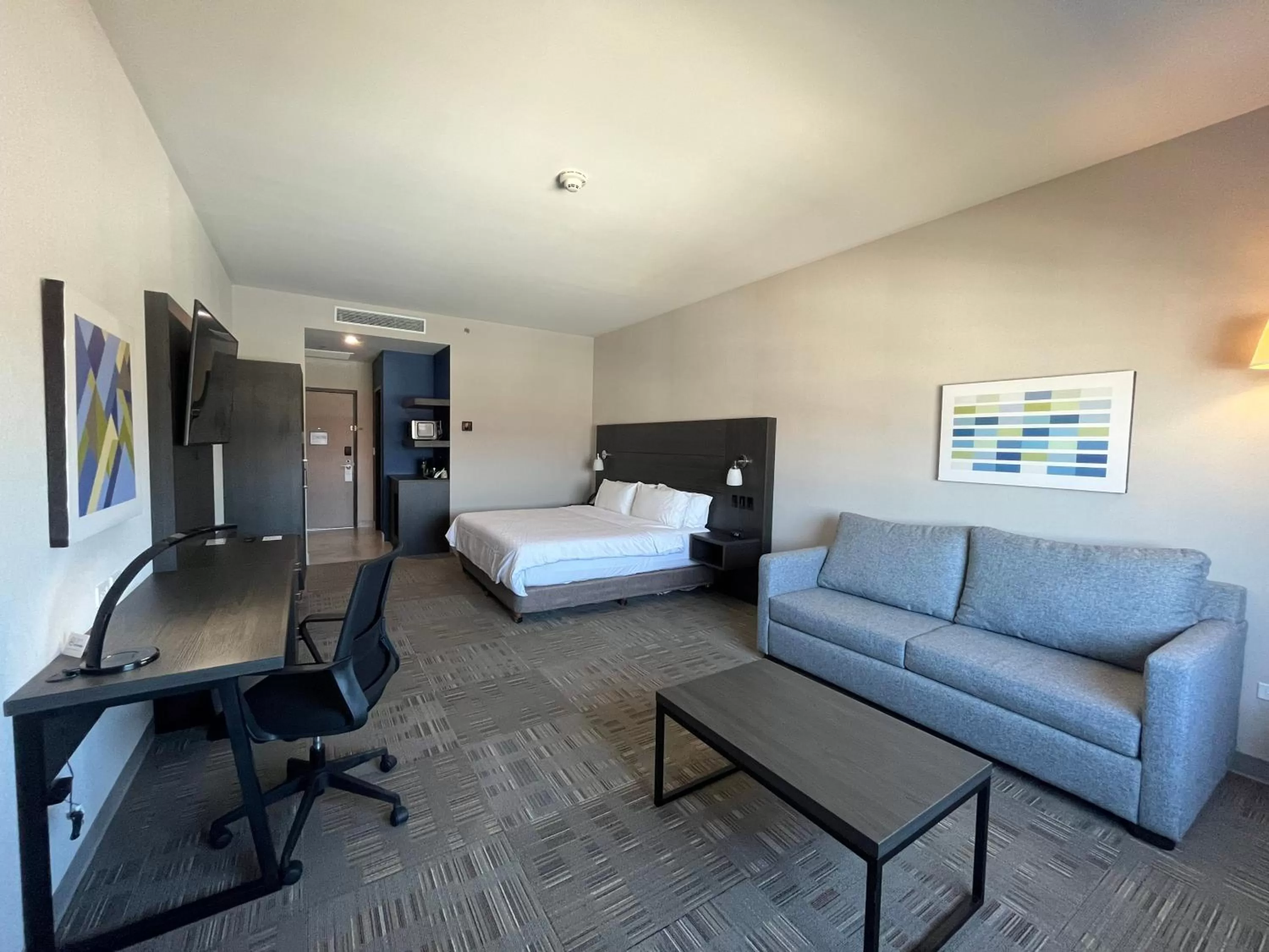 Bedroom, Bed in Holiday Inn Express & Suites - Tijuana Otay by IHG