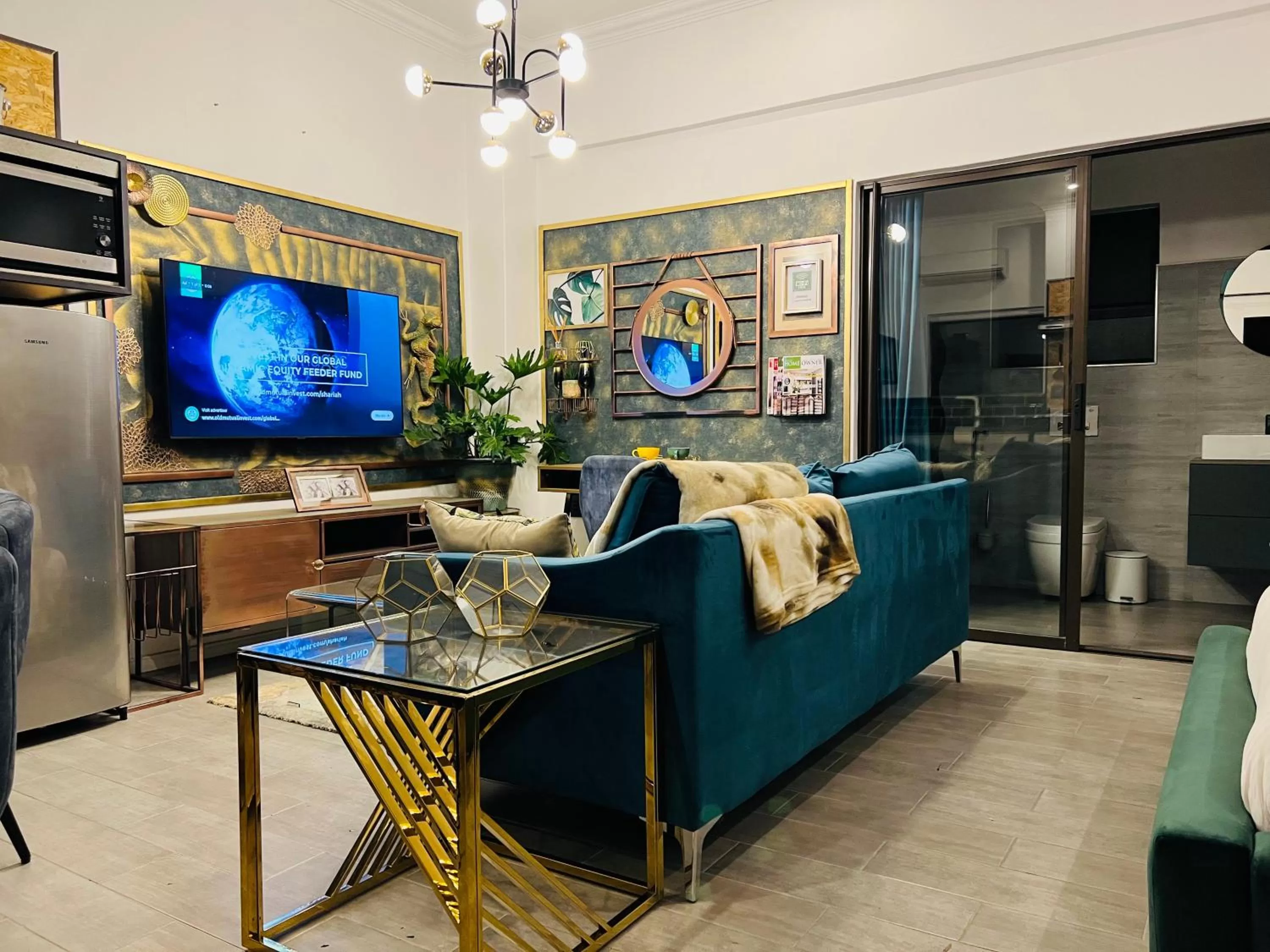 Seating Area in 24 On Basil Inventive suites