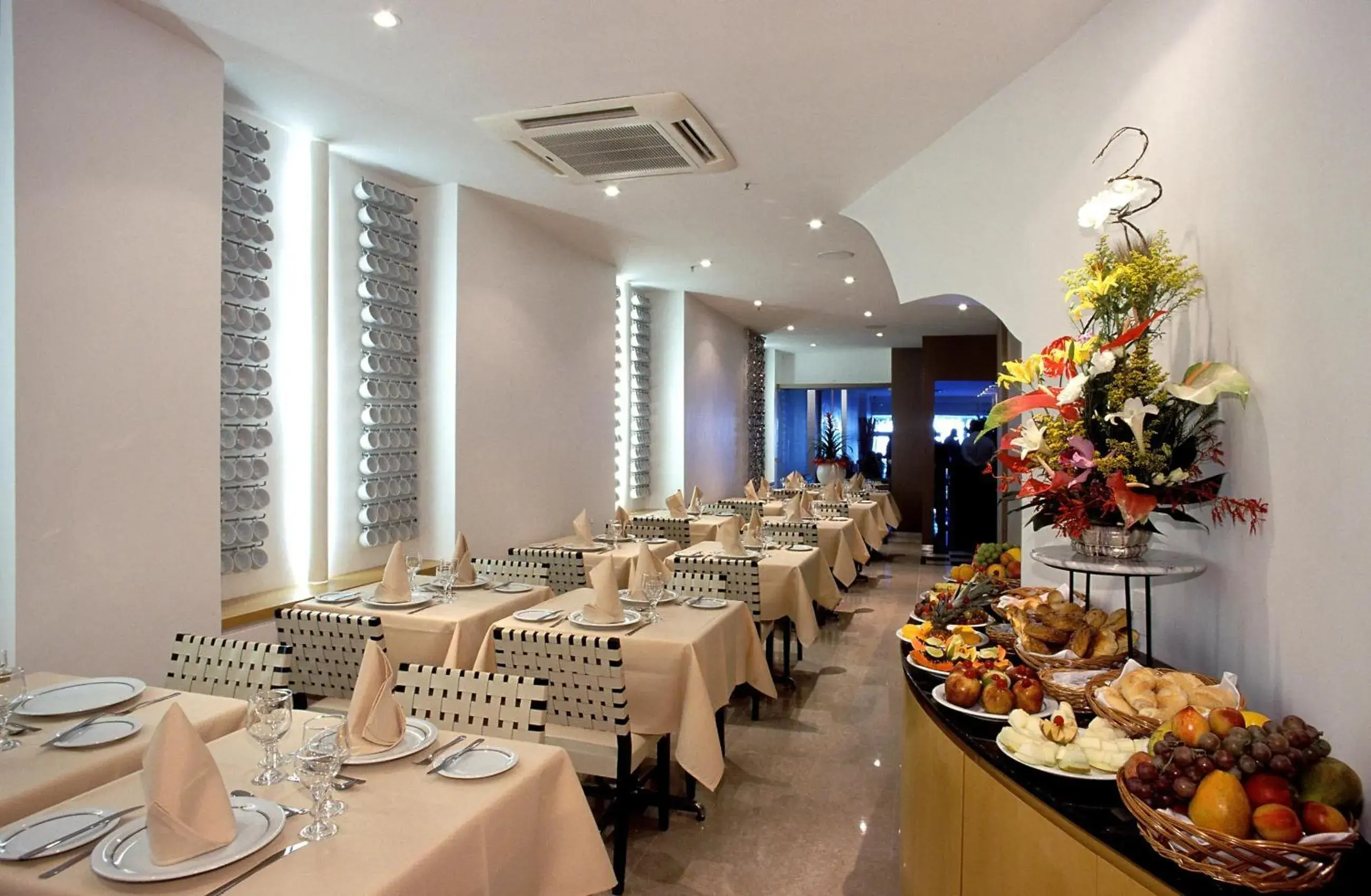 Restaurant/places to eat in Orla Copacabana Hotel Restaurant/places to eat in Orla Copacabana Hotel
