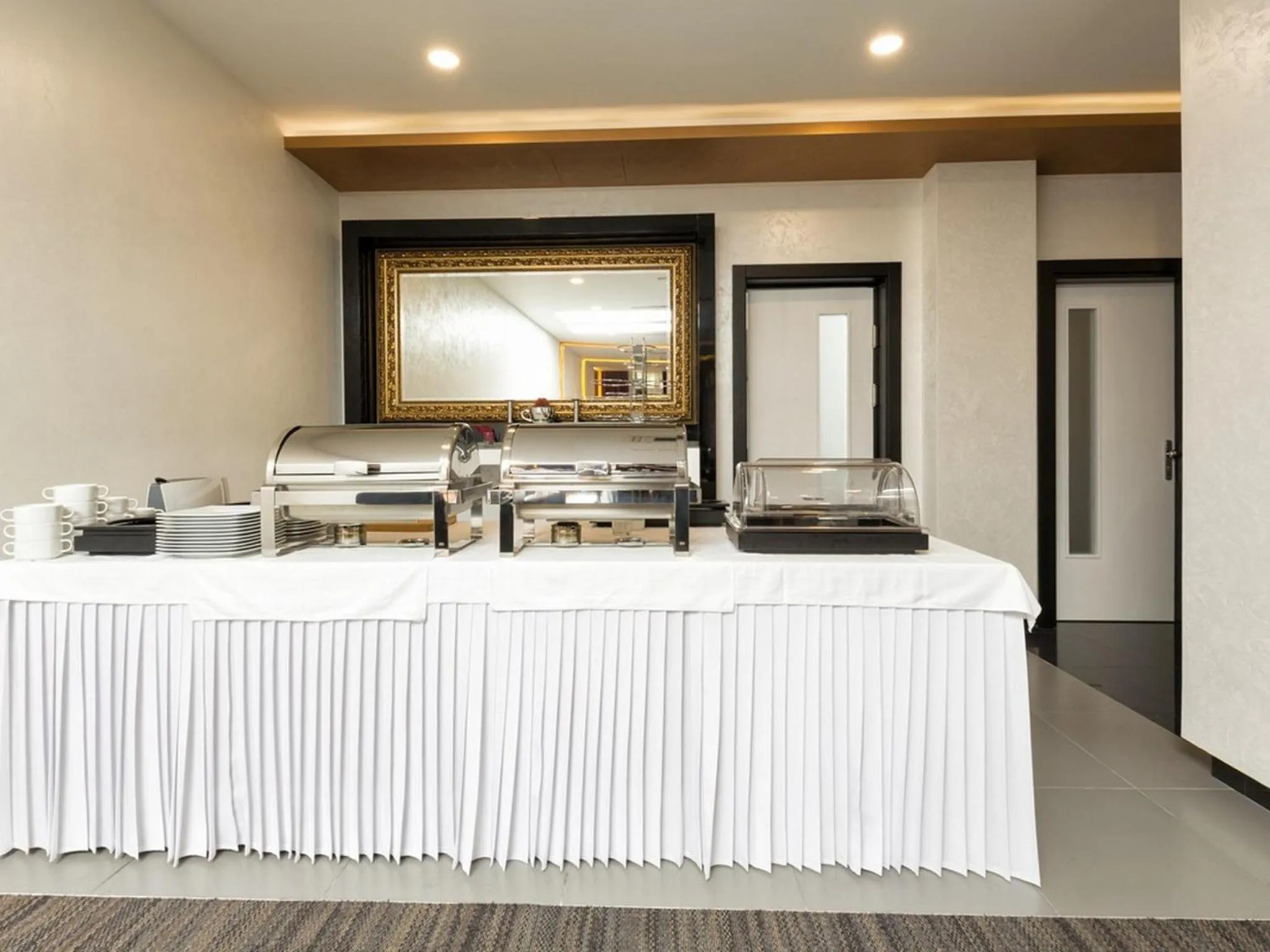 Restaurant/places to eat in Nova City Garni Hotel Signature Collection