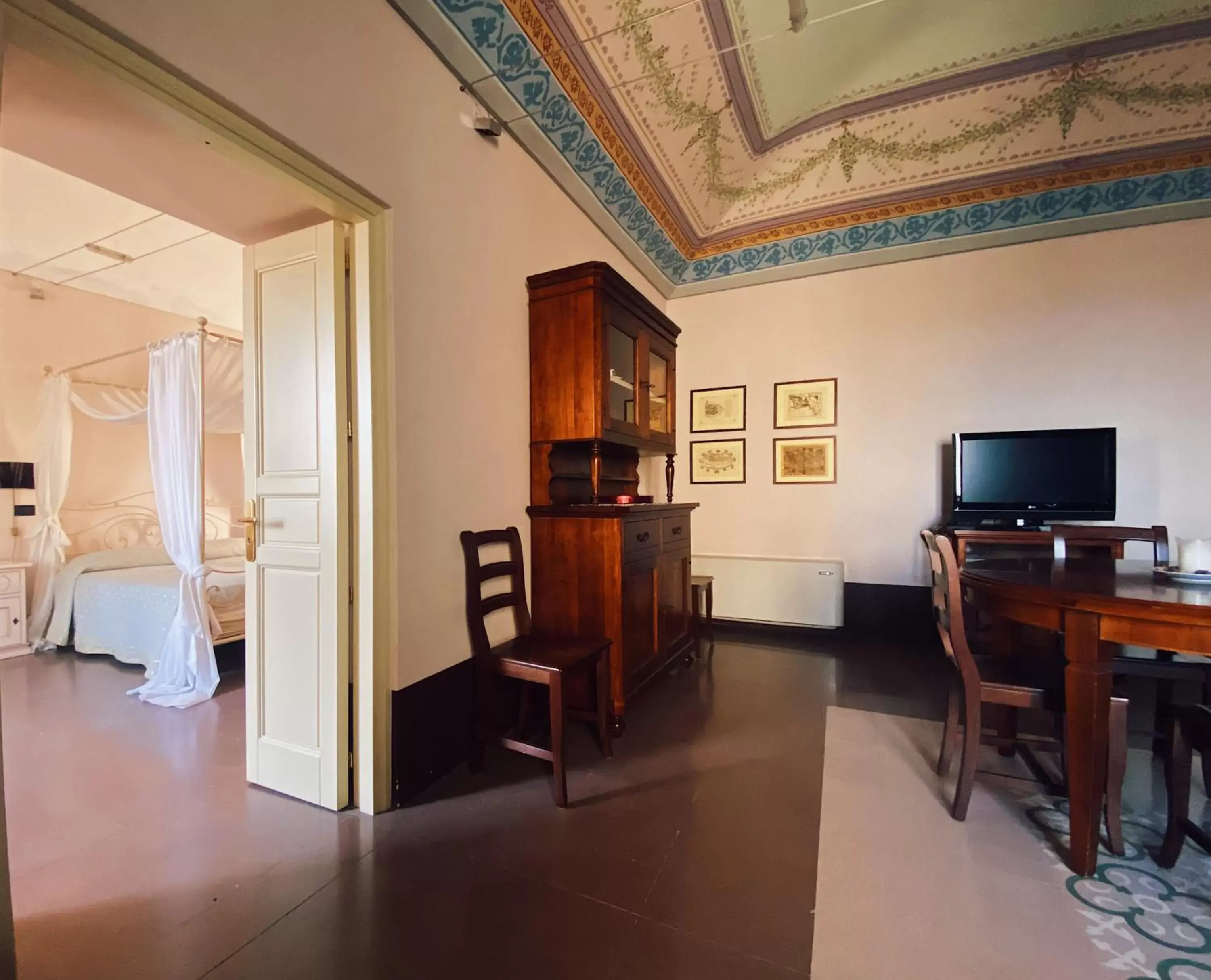 Living room, TV/Entertainment Center in Palazzo Gambuzza