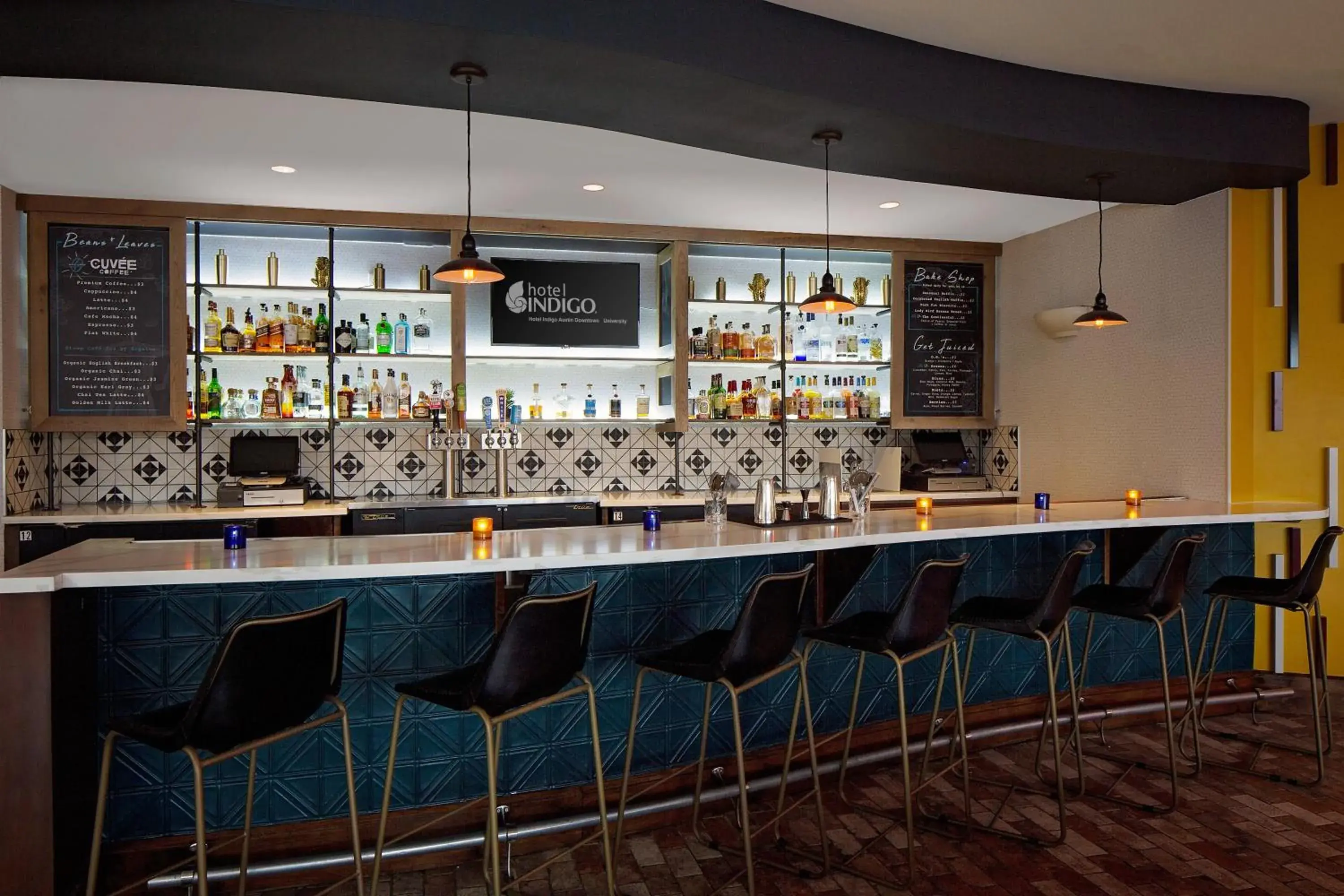Lounge or bar, Lounge/Bar in Hotel Indigo Austin Downtown, an IHG Hotel