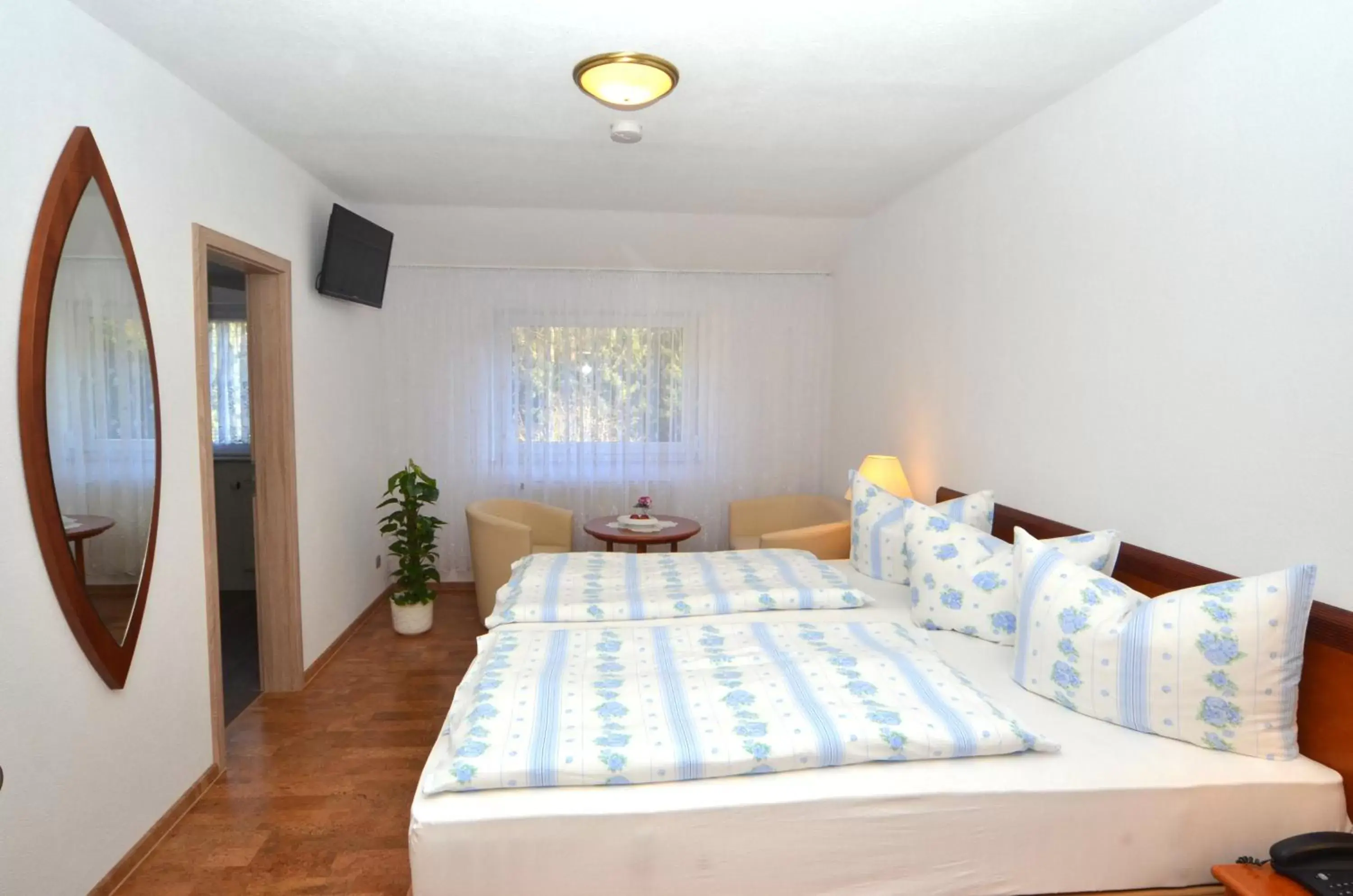 Bedroom, Bed in Land-Hotel Am Wald Garni