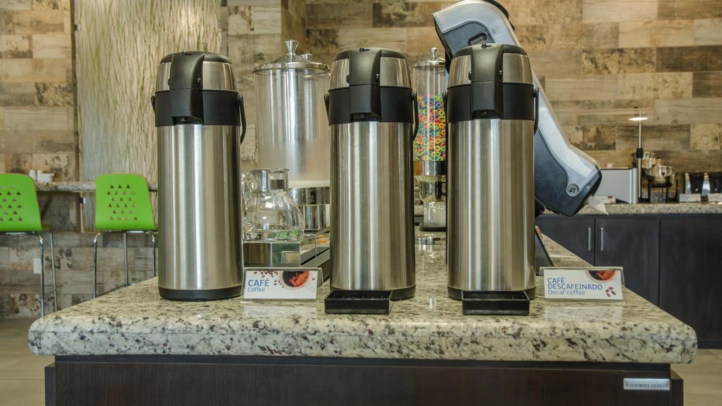 Restaurant/places to eat in Holiday Inn Express and Suites Celaya by IHG