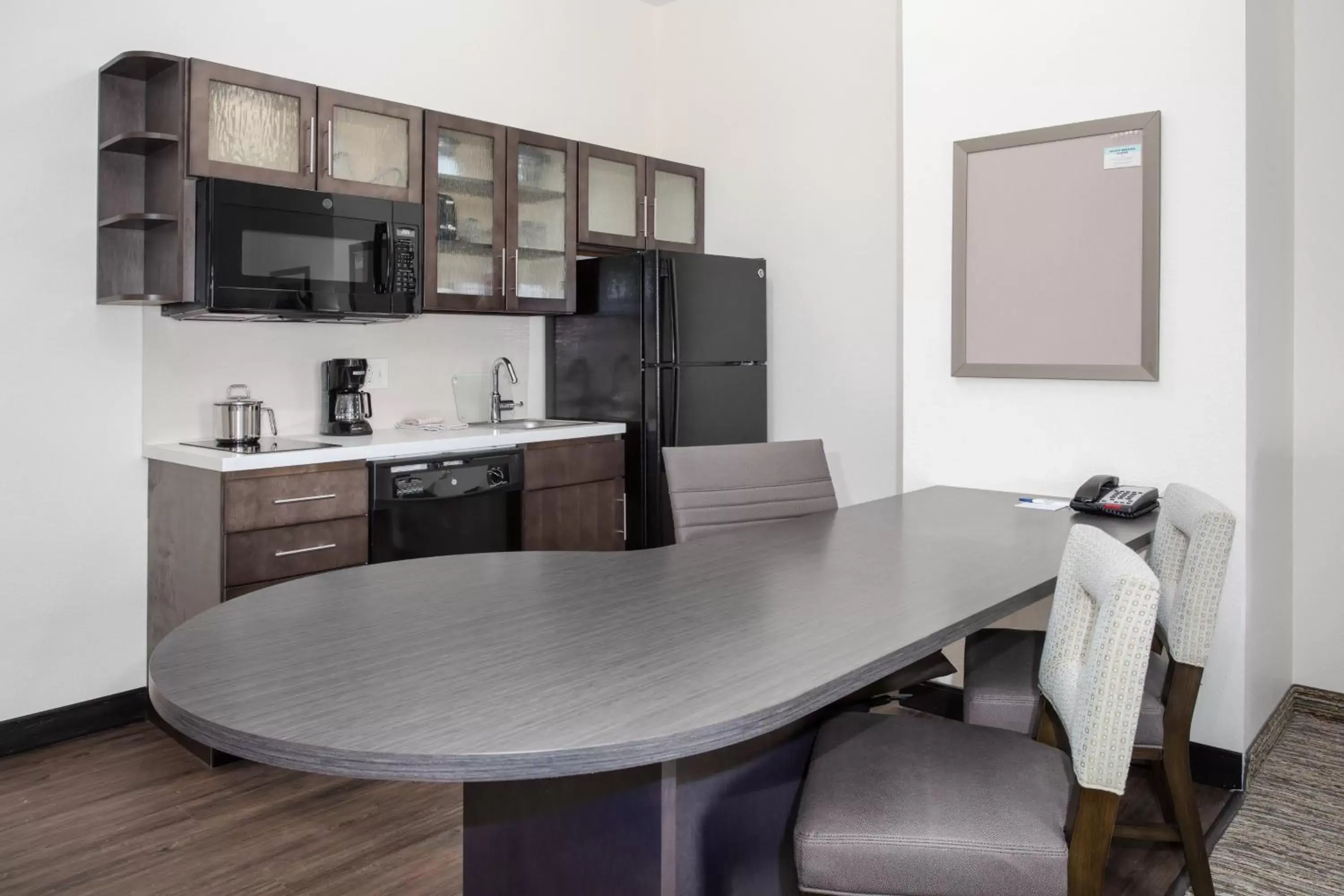 Photo of the whole room, Kitchen/Kitchenette in Candlewood Suites Cheyenne, an IHG Hotel
