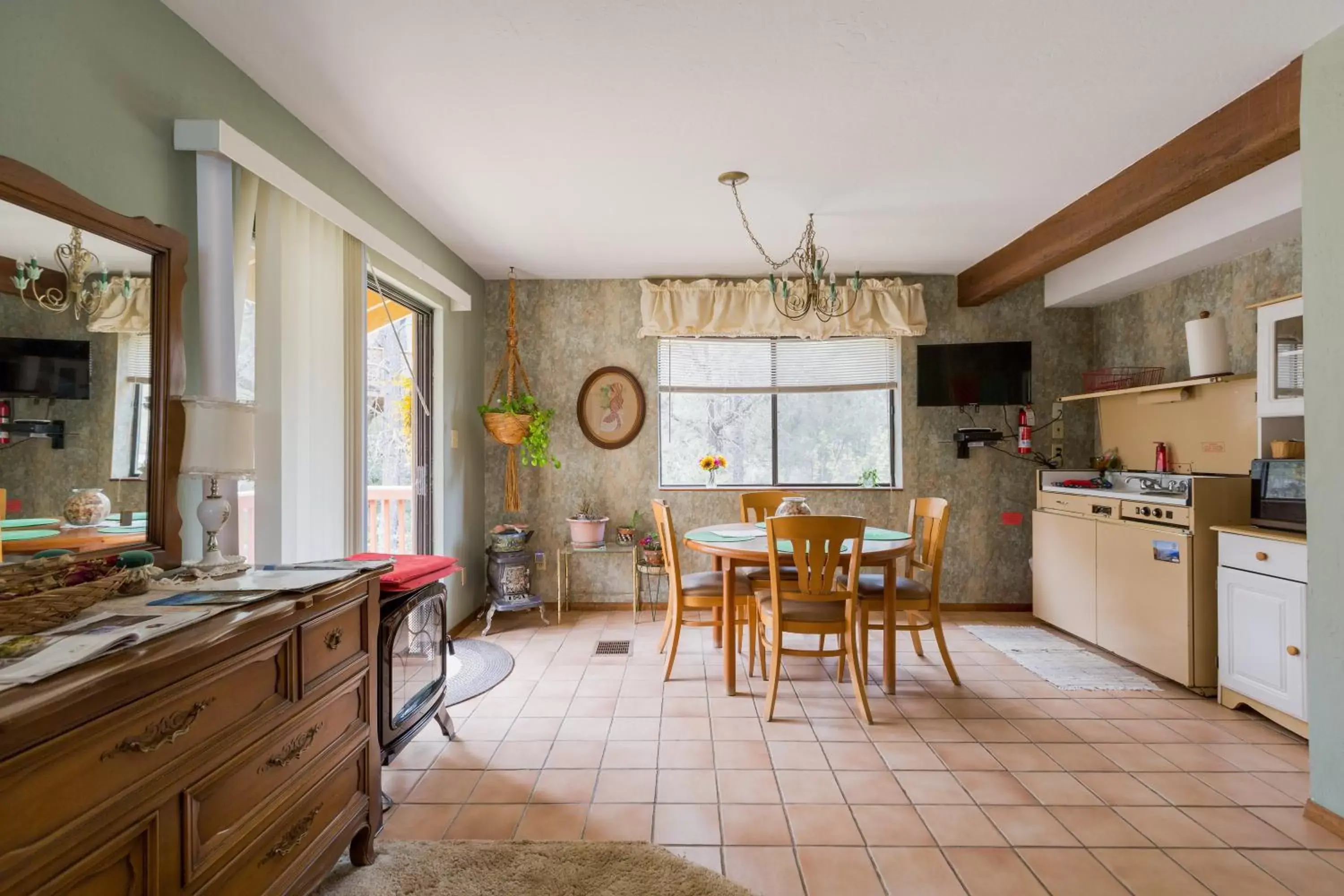 Kitchen/Kitchenette in Crown King Cabins Bradshaw