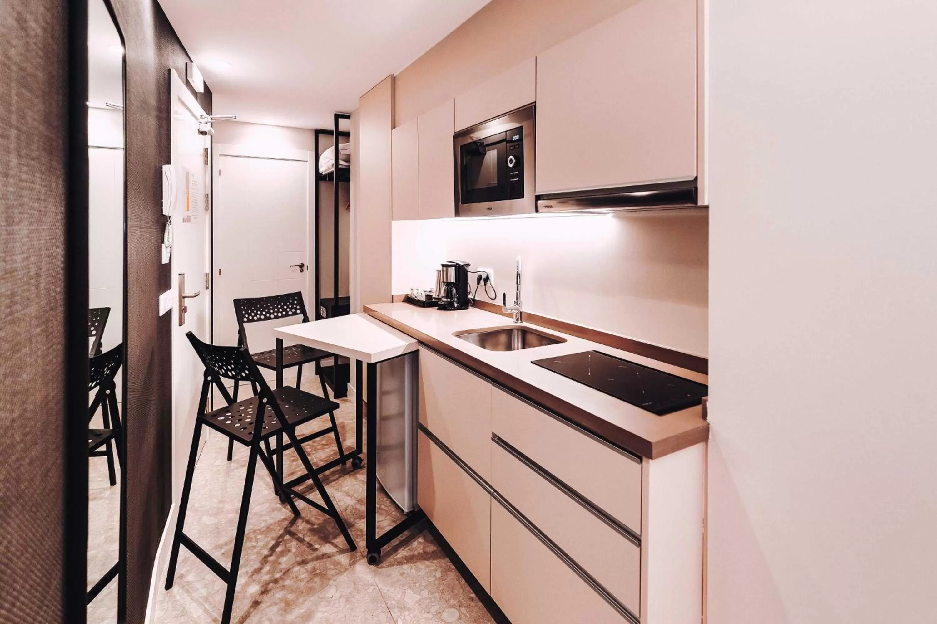 Kitchen or kitchenette in Posidonia Aparthotel