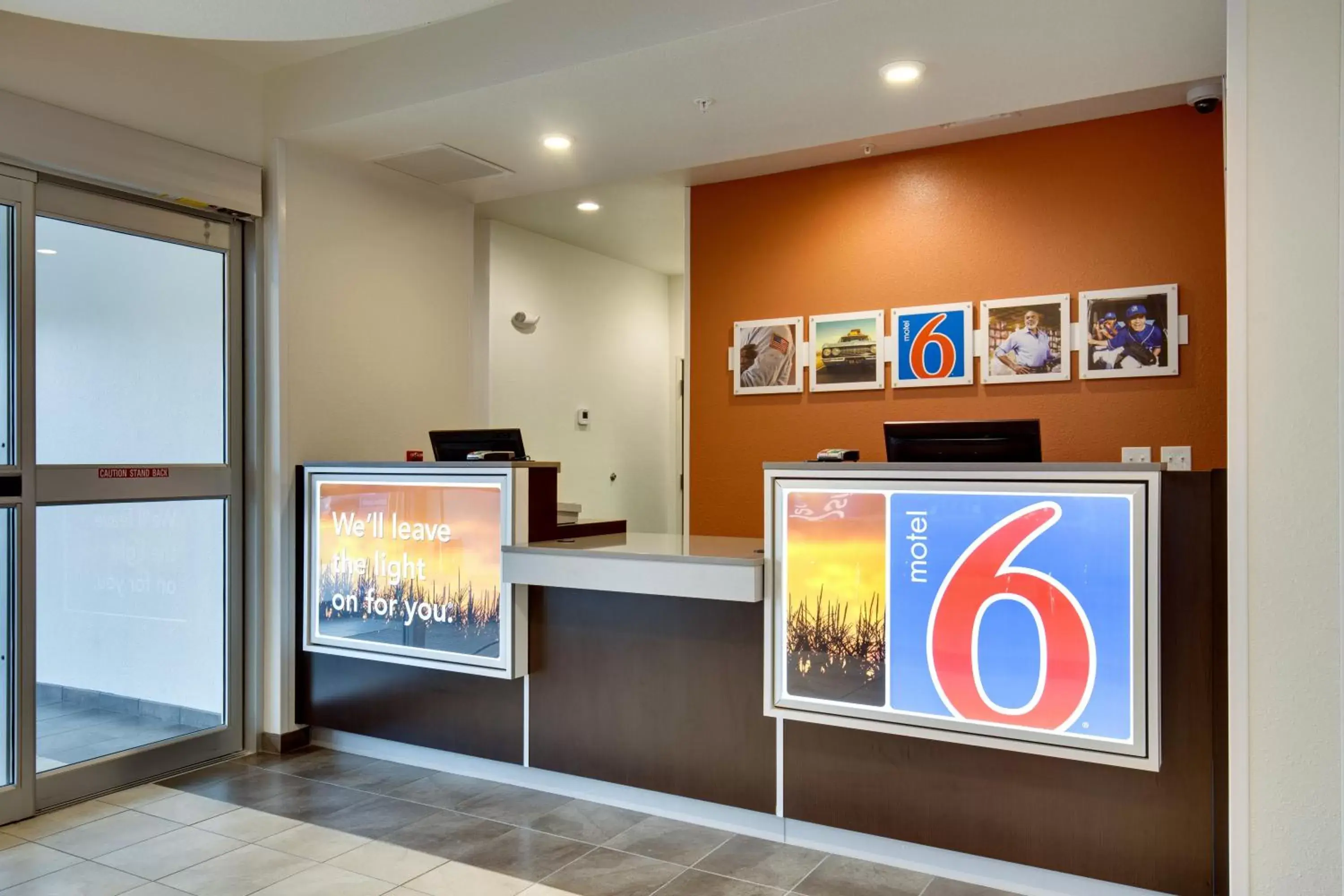 Lobby or reception in Motel 6 Poplar Bluff, MO Lobby or reception in Motel 6 Poplar Bluff, MO