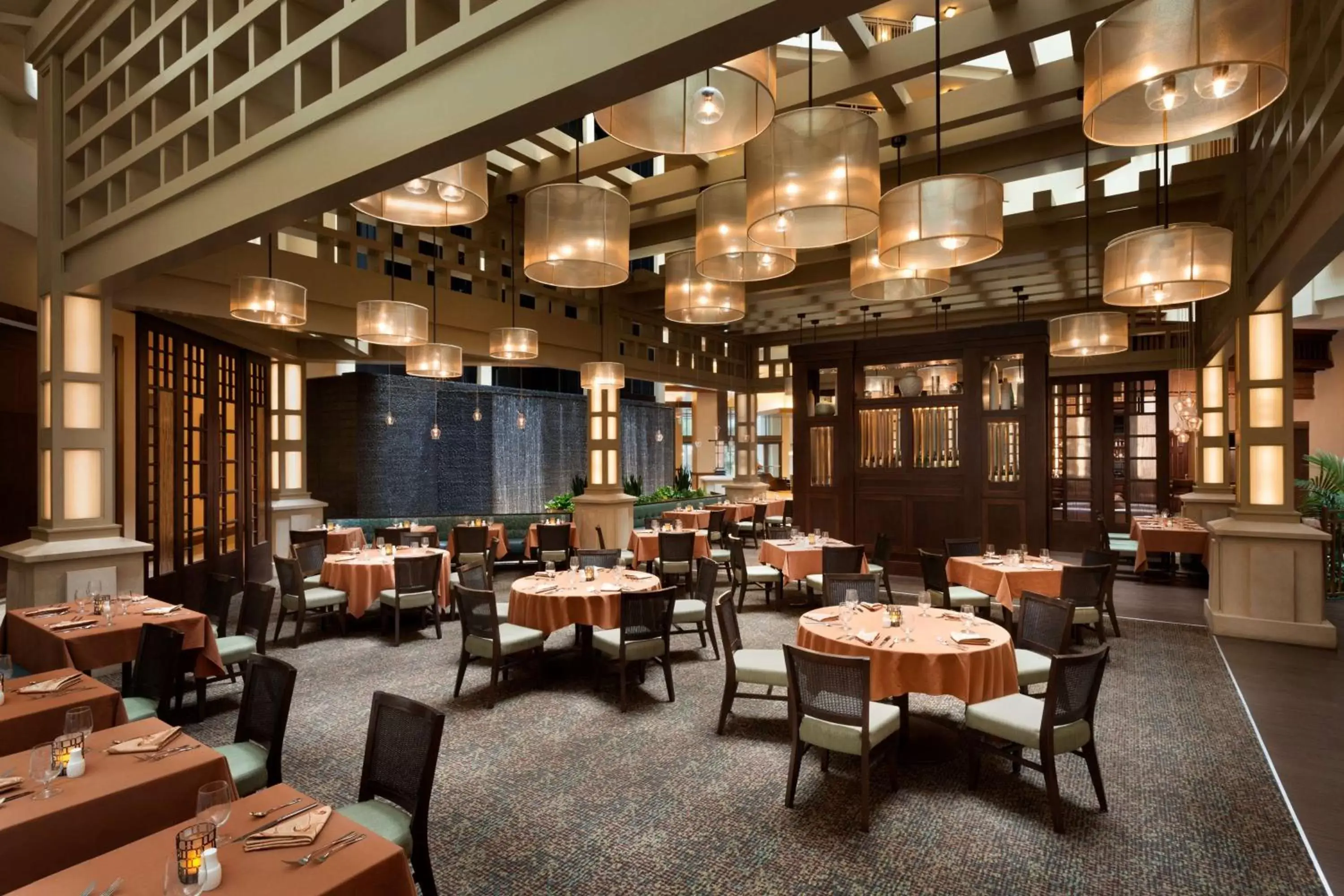 Dining area, Restaurant/Places to Eat in Embassy Suites by Hilton Orlando Lake Buena Vista South