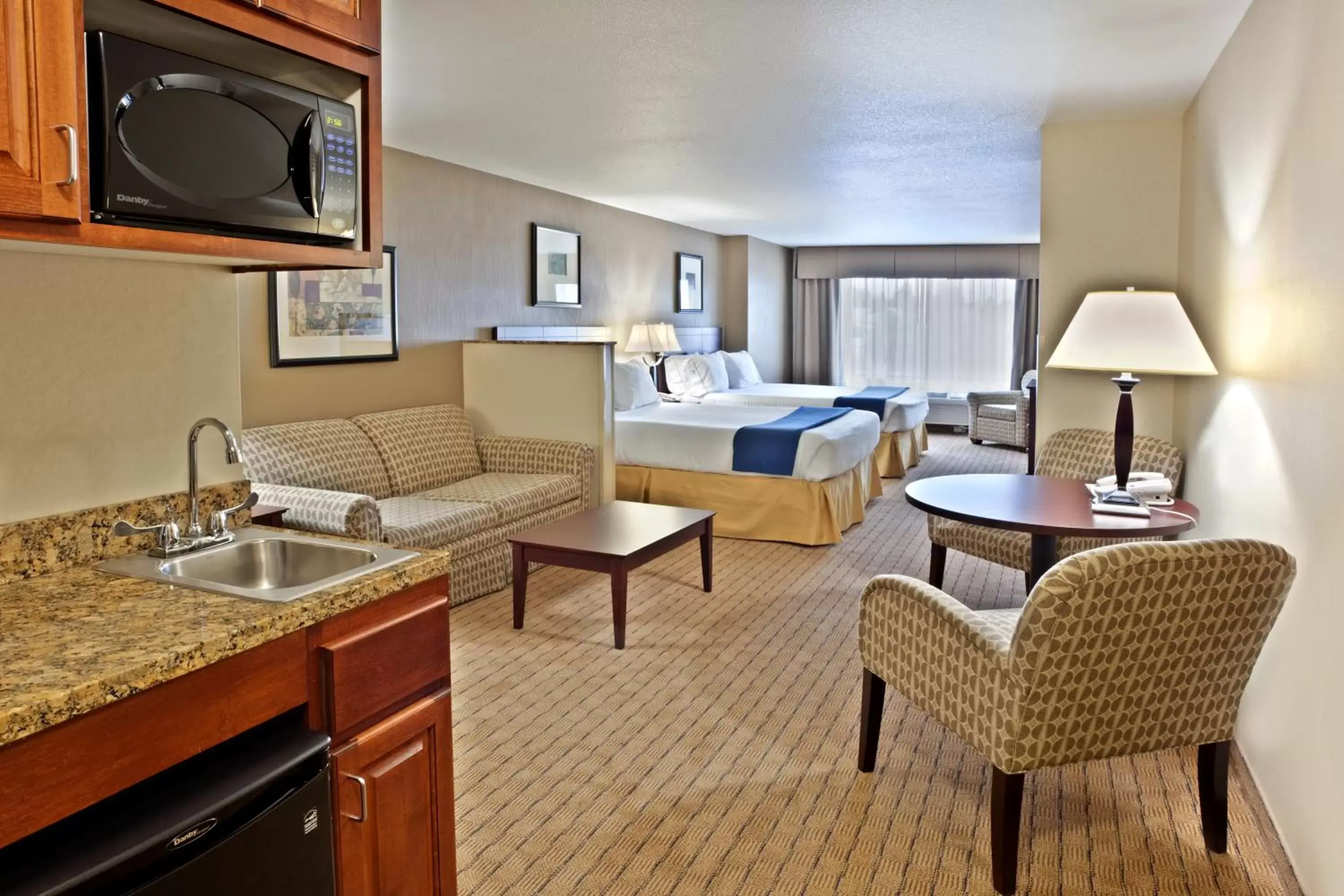 Photo of the whole room in Holiday Inn Express Hotel & Suites Vancouver Mall-Portland Area, an IHG Hotel