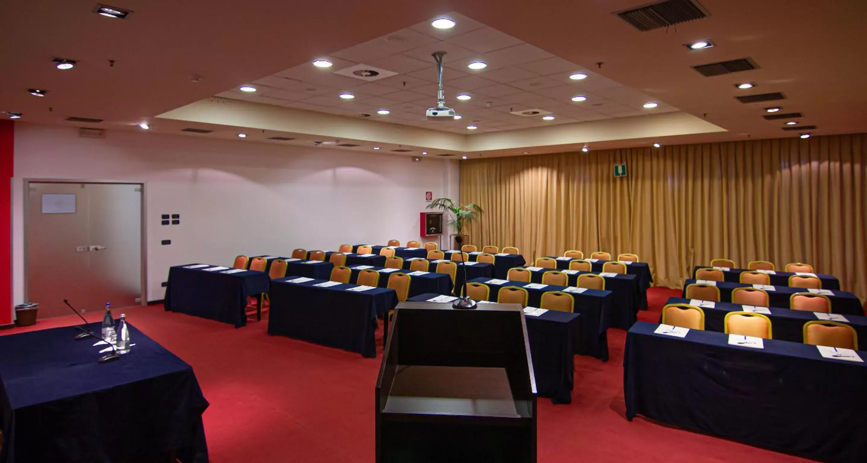 Meeting/conference room, Banquet Facilities in Tuscany Inn