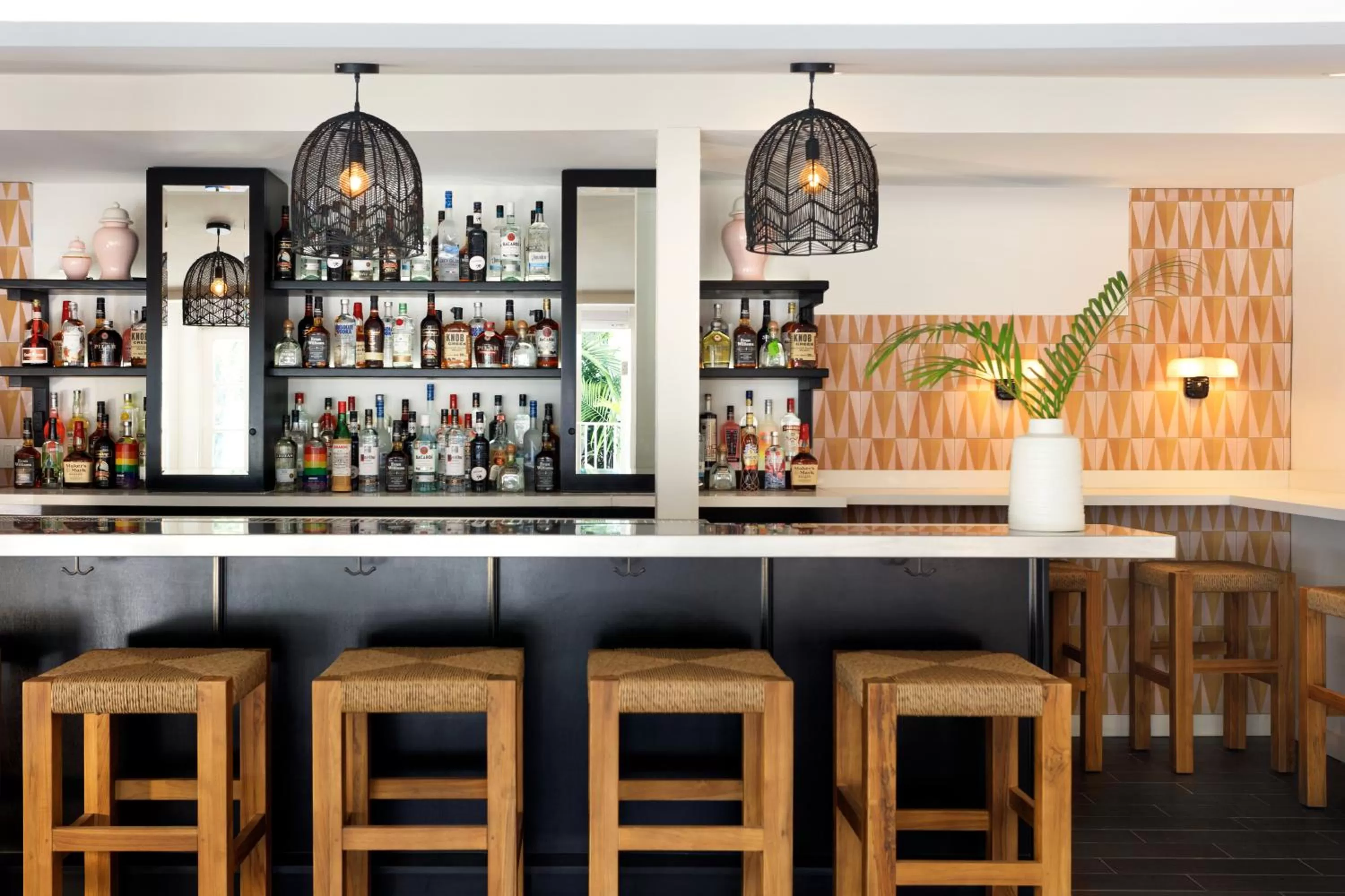 Restaurant/places to eat in Lighthouse Hotel - Key West Historic Inns