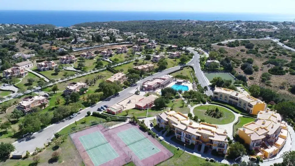 Property building, Bird's-eye View in Colina da Lapa & Villas