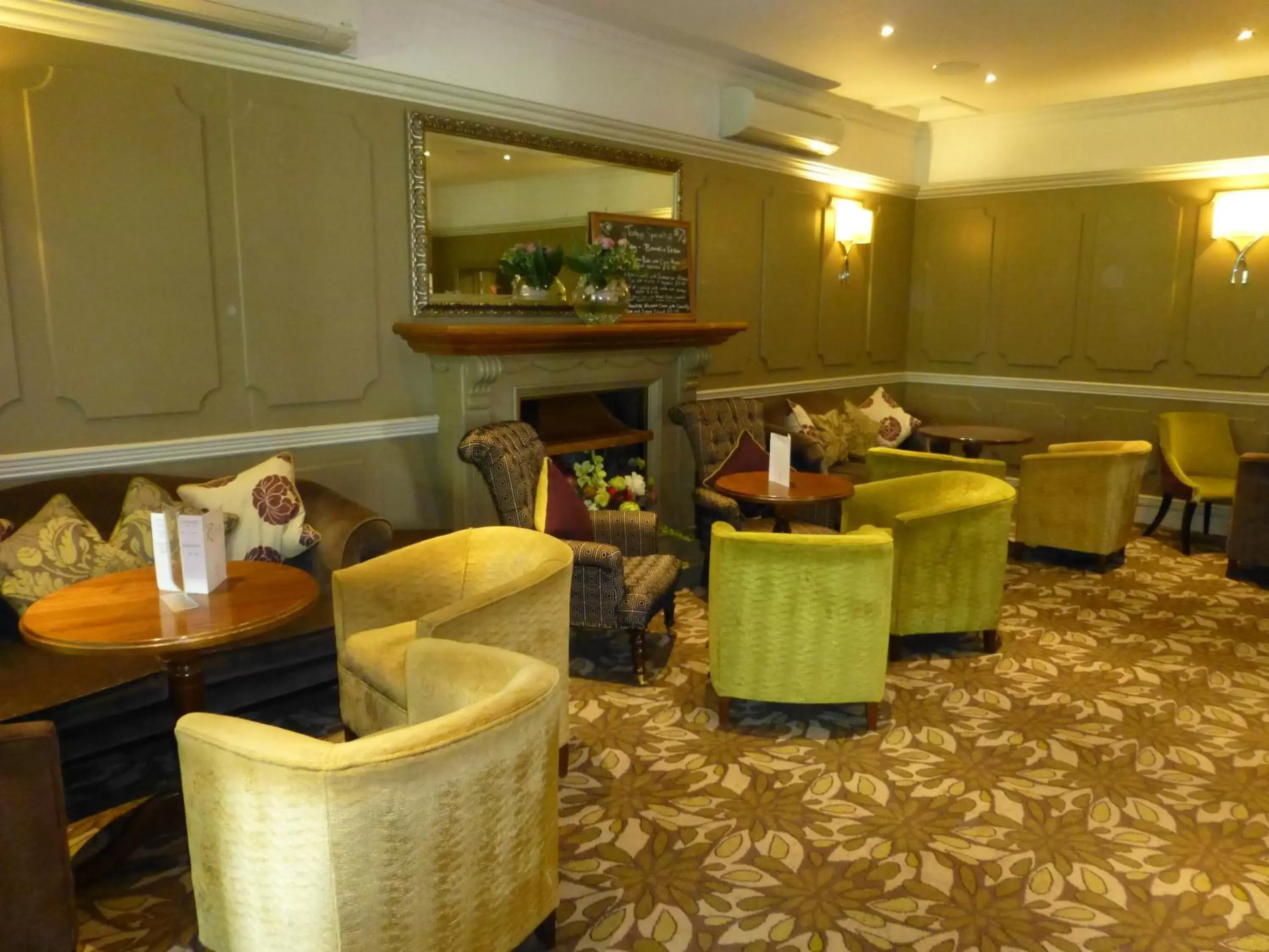Restaurant/places to eat, Lounge/Bar in The Riverside House Hotel