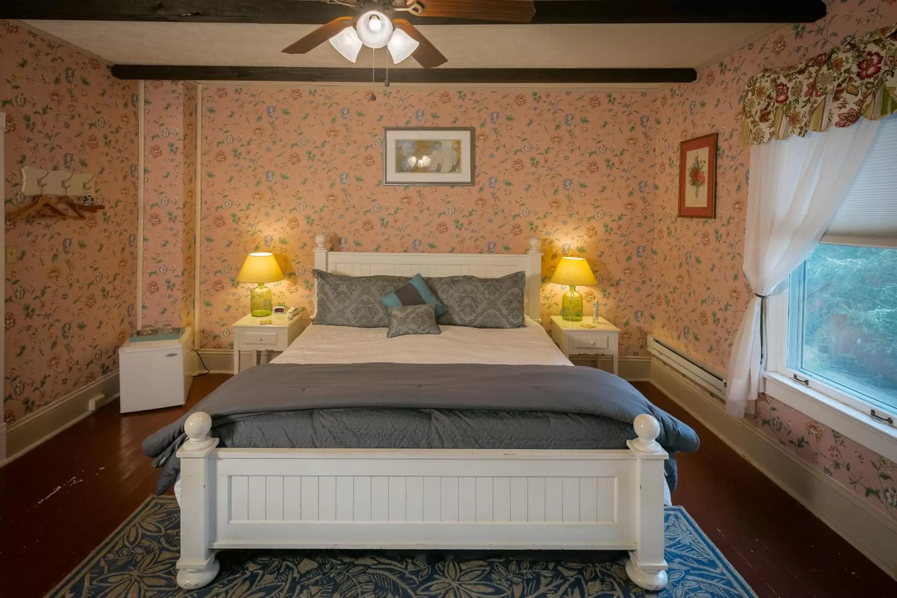 Bed in Taylor House Inn