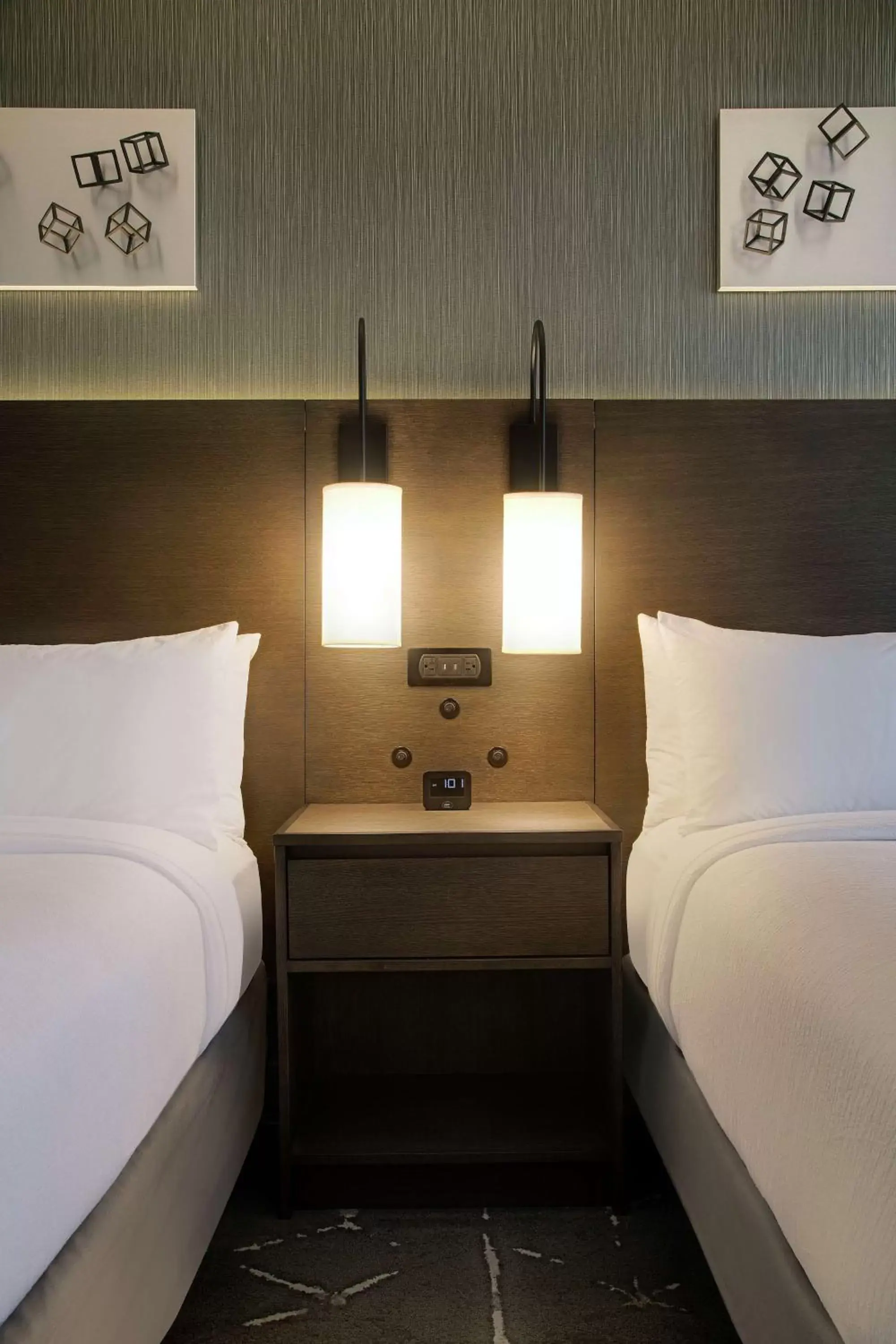 Bed in Embassy Suites by Hilton Atlanta Perimeter Center