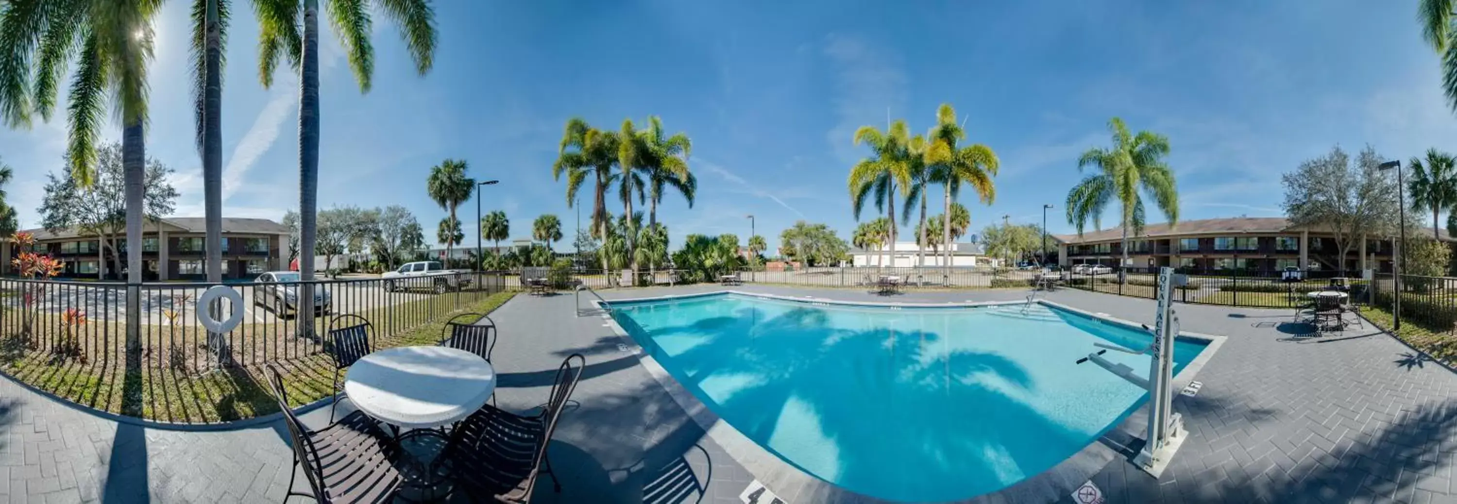 Swimming Pool in Americas Best Value Inn & Suites Melbourne
