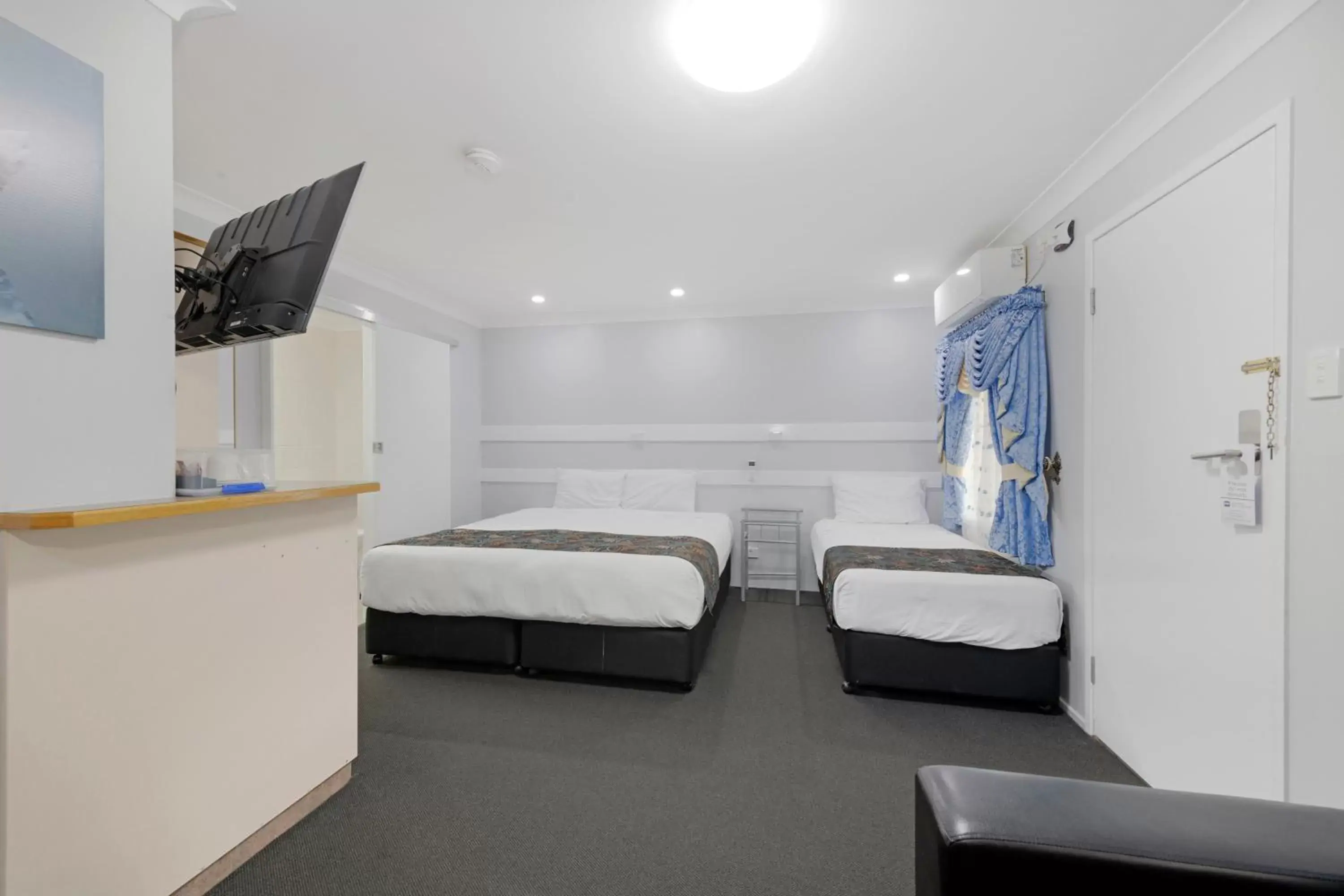 Bed in Best Western Bundaberg City Motor Inn