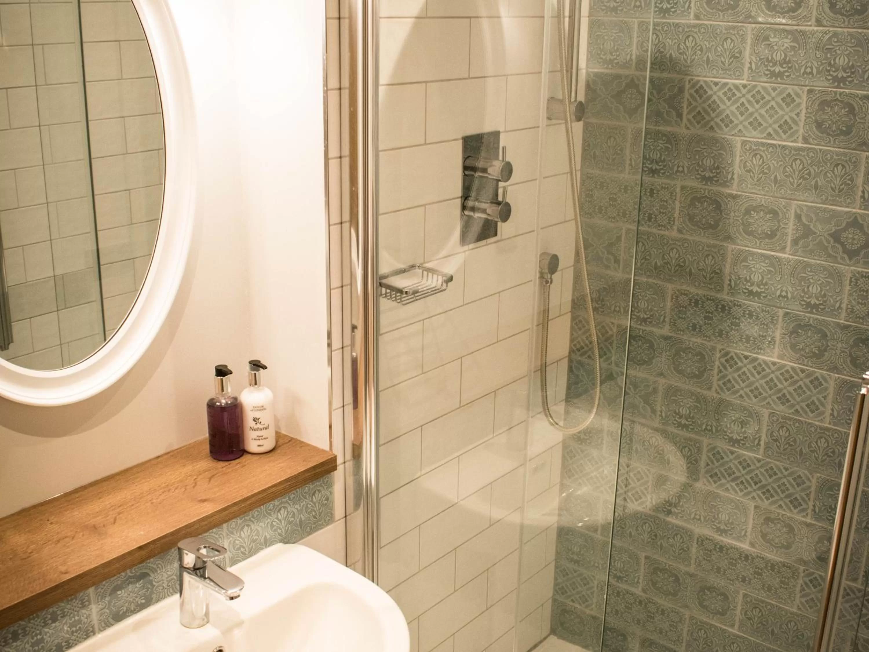 Bathroom in The Walhampton Arms