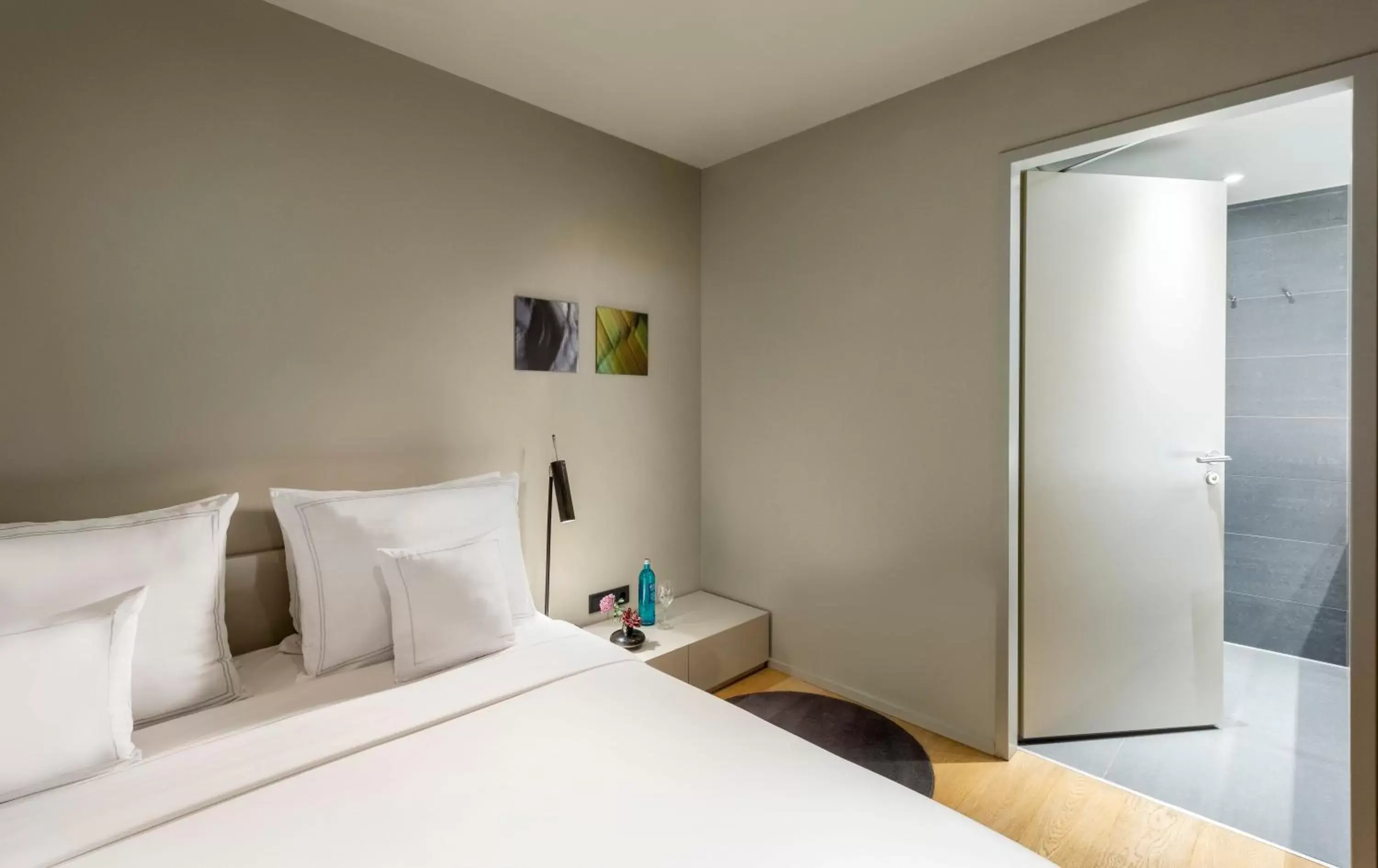 Bathroom, Bed in SANA Berlin Residence Bathroom, Bed in SANA Berlin Residence