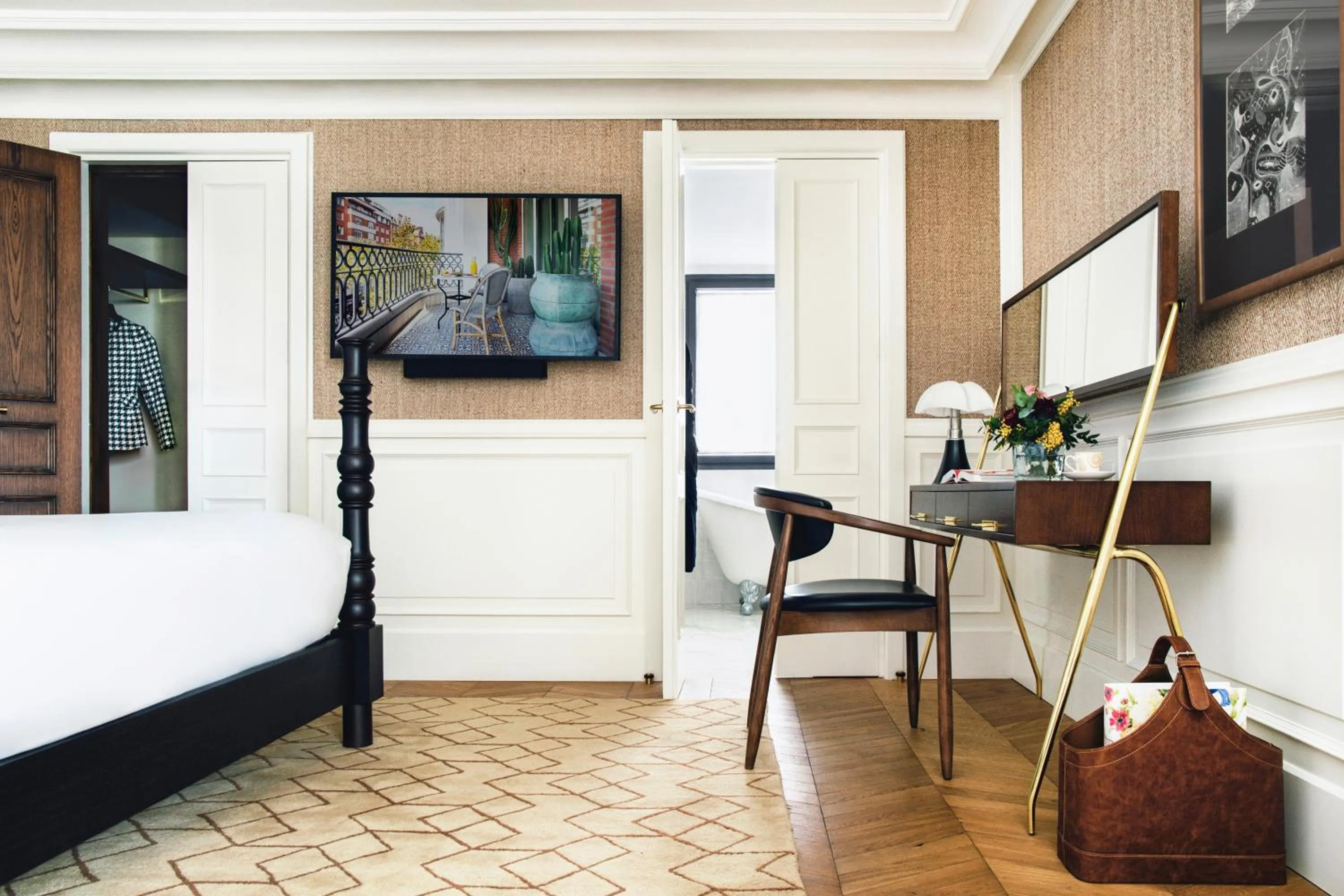 Communal lounge/ TV room, Bed in BLESS Hotel Madrid - The Leading Hotels of the World