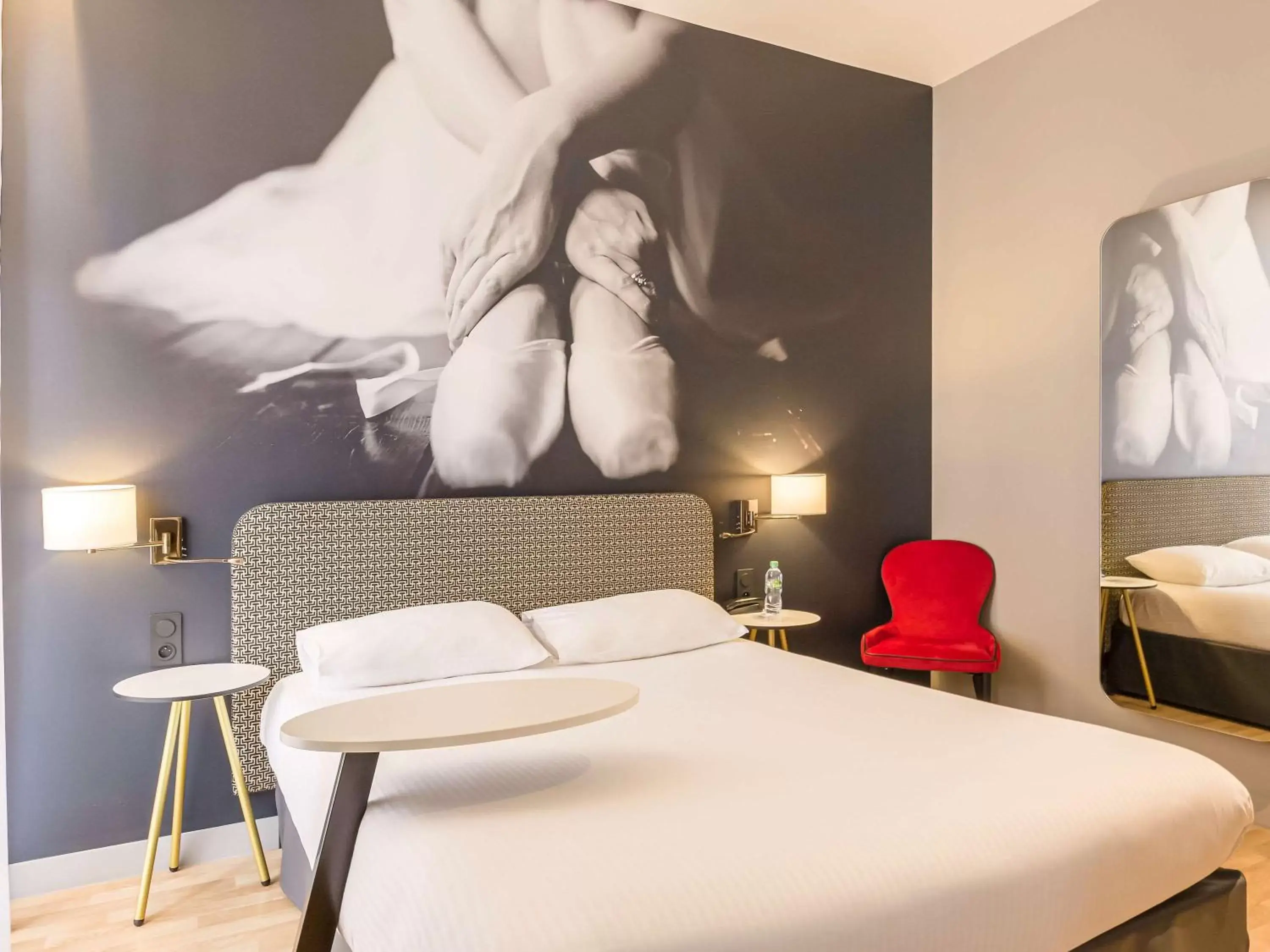 Photo of the whole room, Bed in Ibis Styles Toulouse Capitole