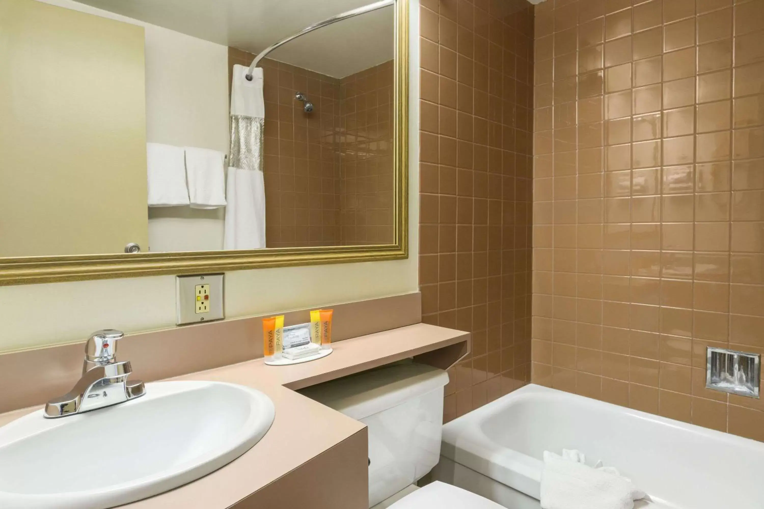 Photo of the whole room, Bathroom in Travelodge by Wyndham Edmonton East