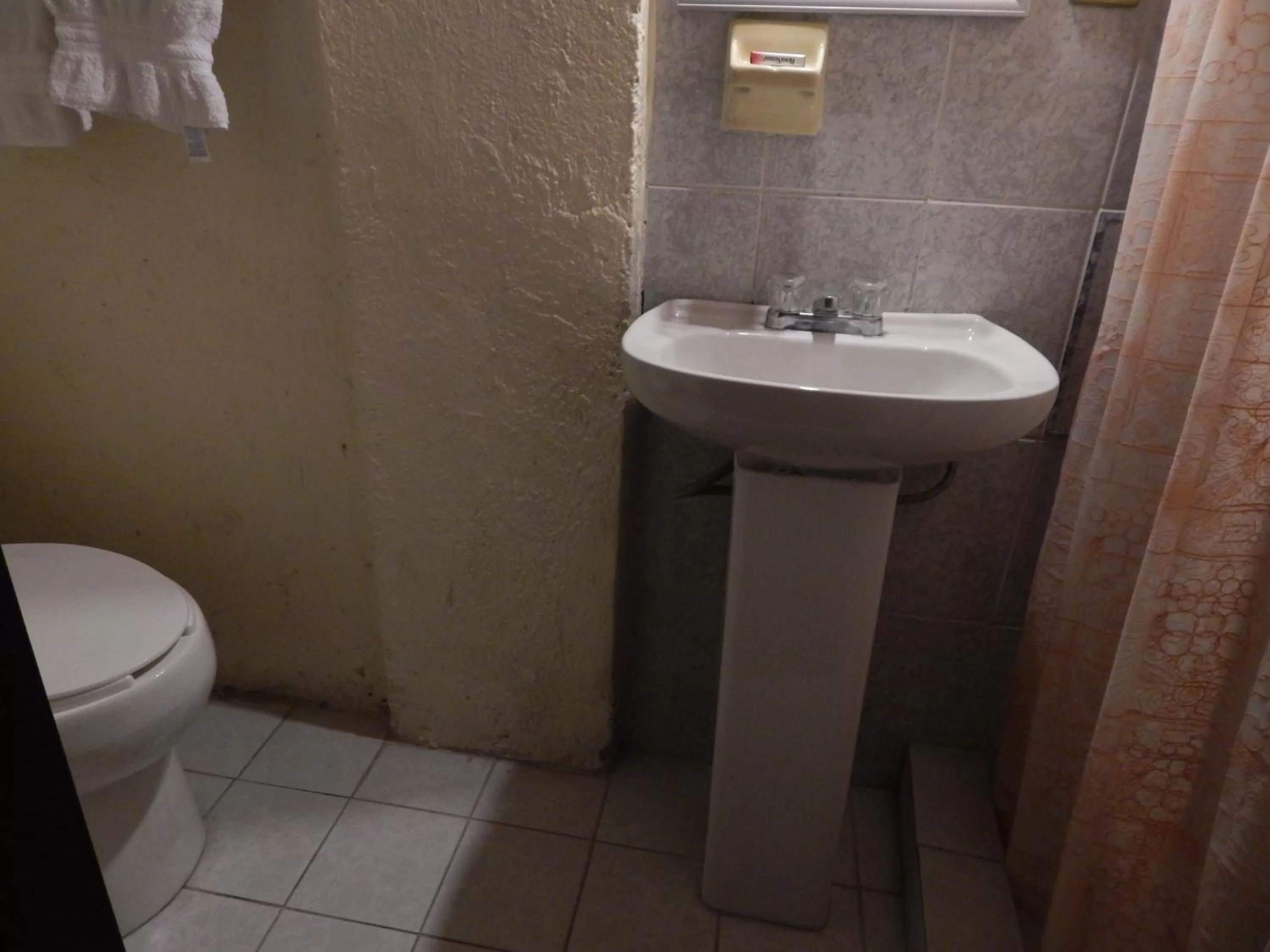 Toilet in Hotel Molino del Rey