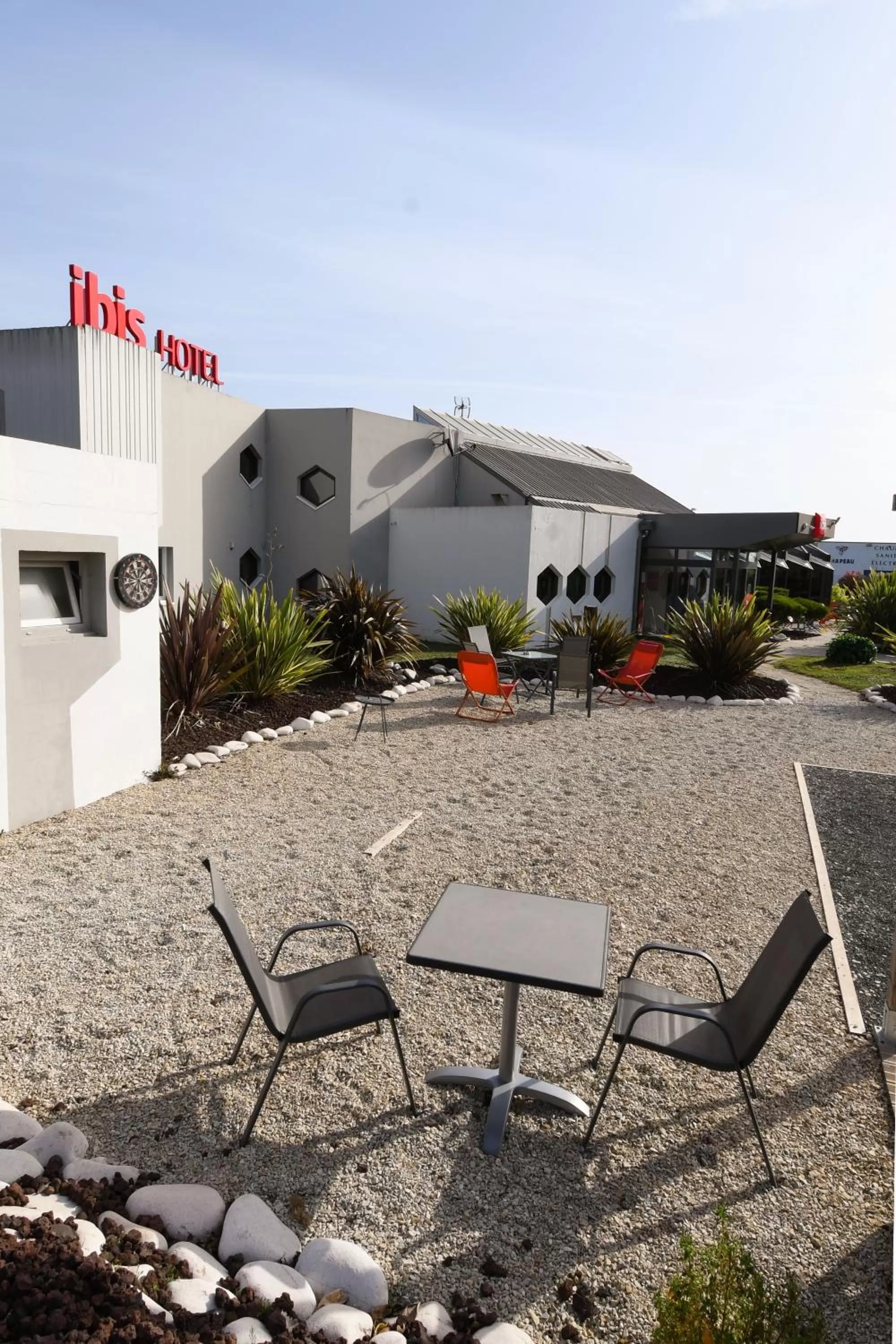 Patio in ibis Saintes