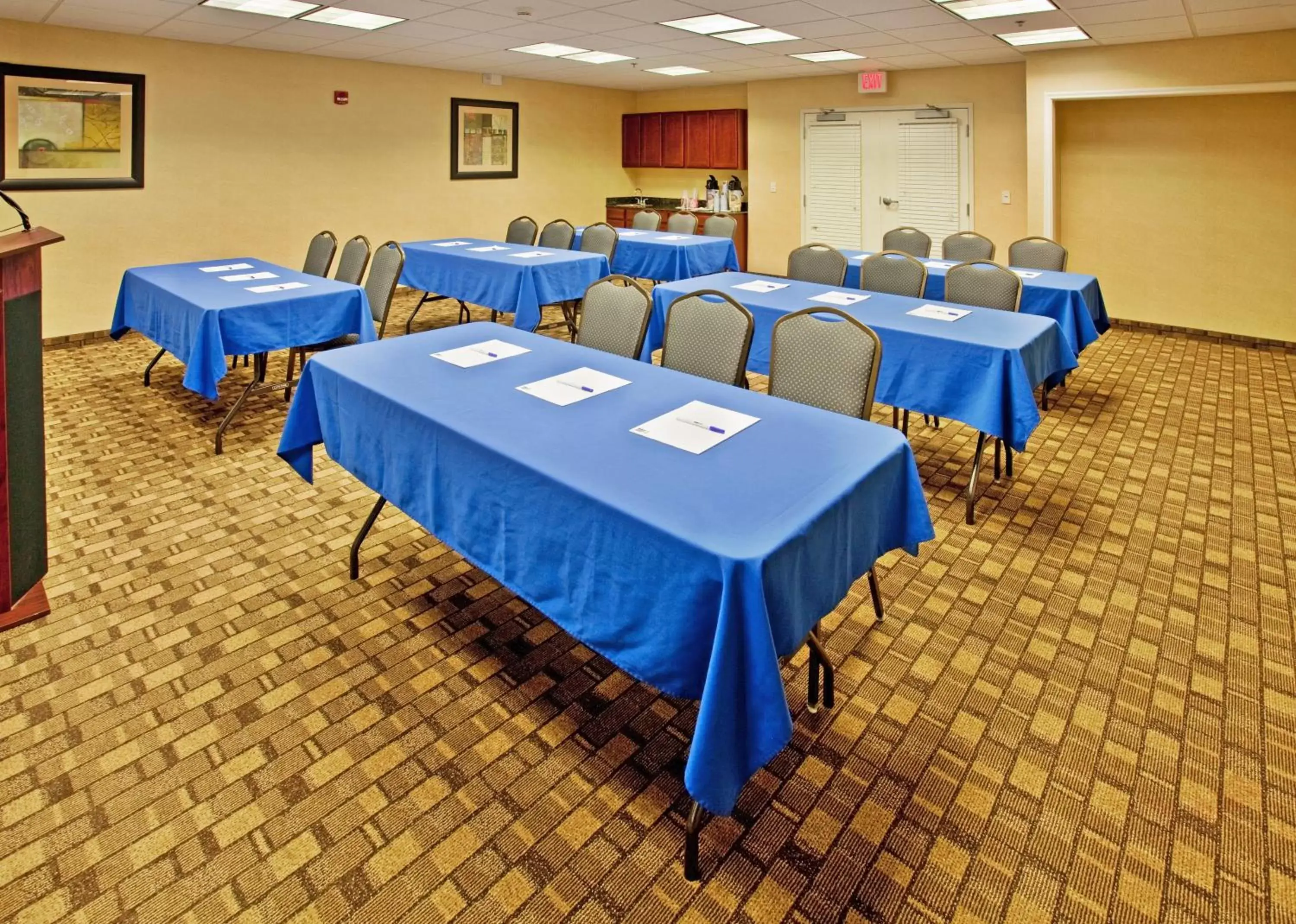 Meeting/conference room in Holiday Inn Express Hotel & Suites Wichita Airport, an IHG Hotel