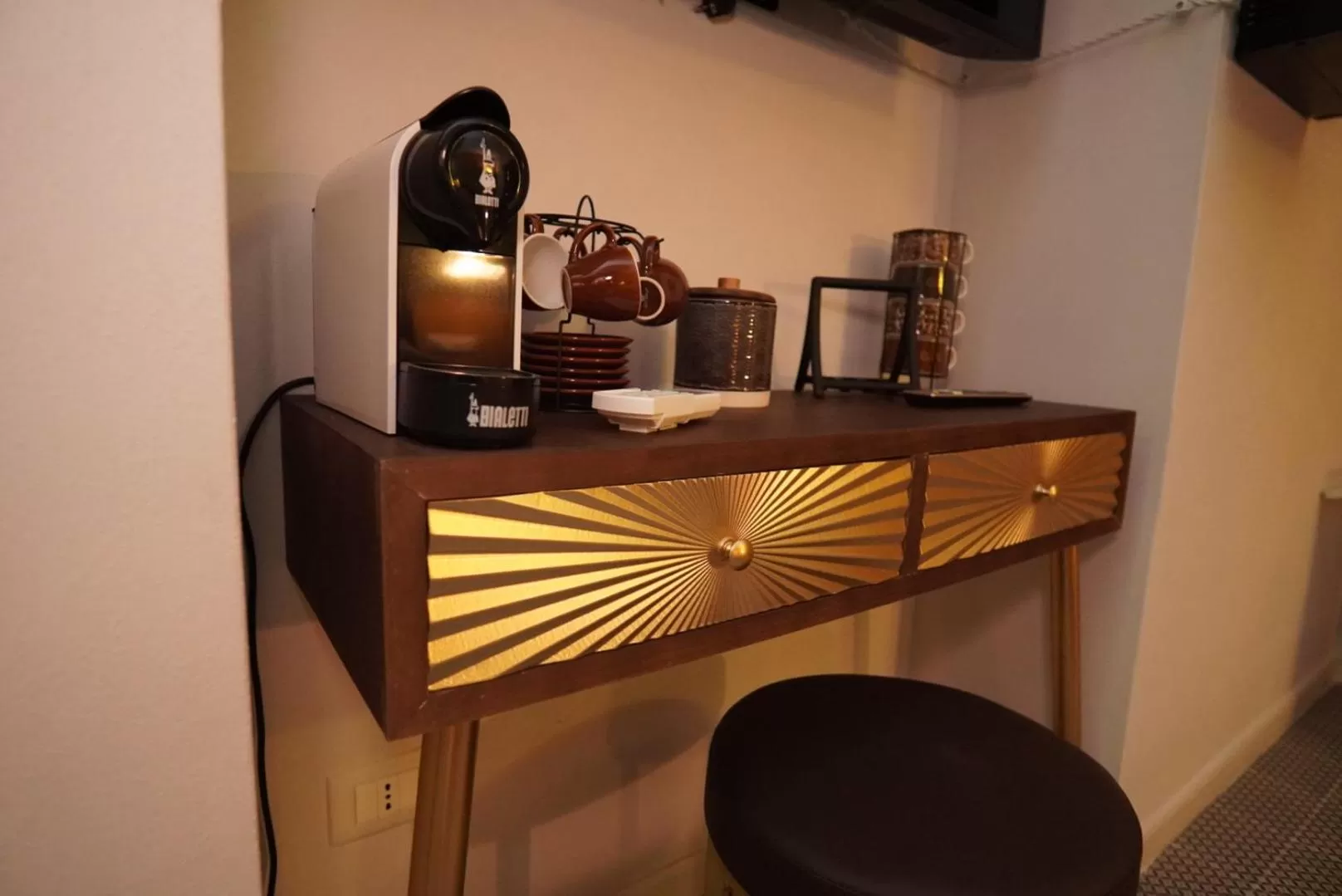 Coffee/tea facilities, Kitchen/Kitchenette in Cecenero Rooms