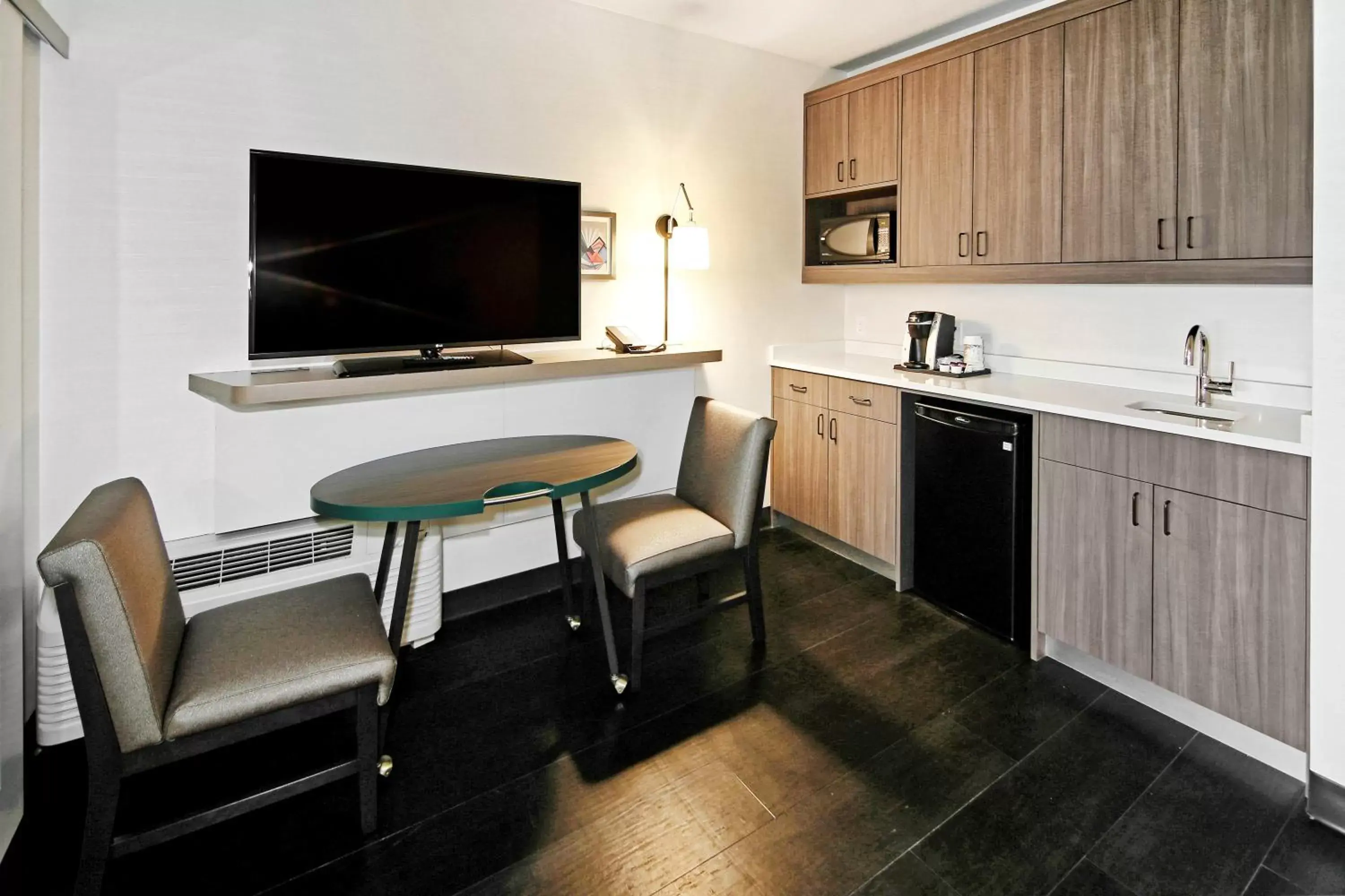 Photo of the whole room, Kitchen/Kitchenette in Holiday Inn Hotel & Suites - Calgary Airport North, an IHG Hotel