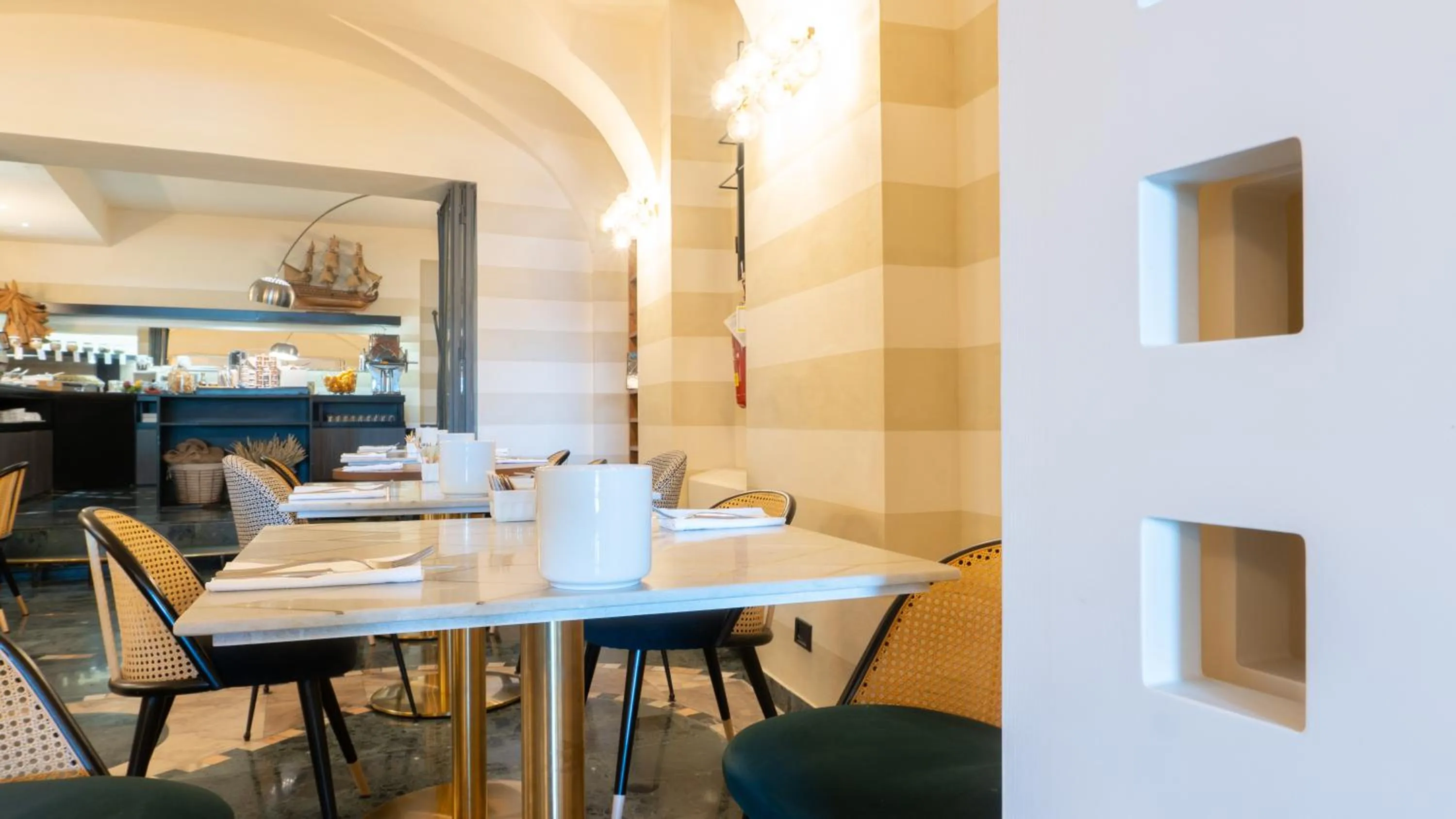 Restaurant/places to eat in Hotel Ancora