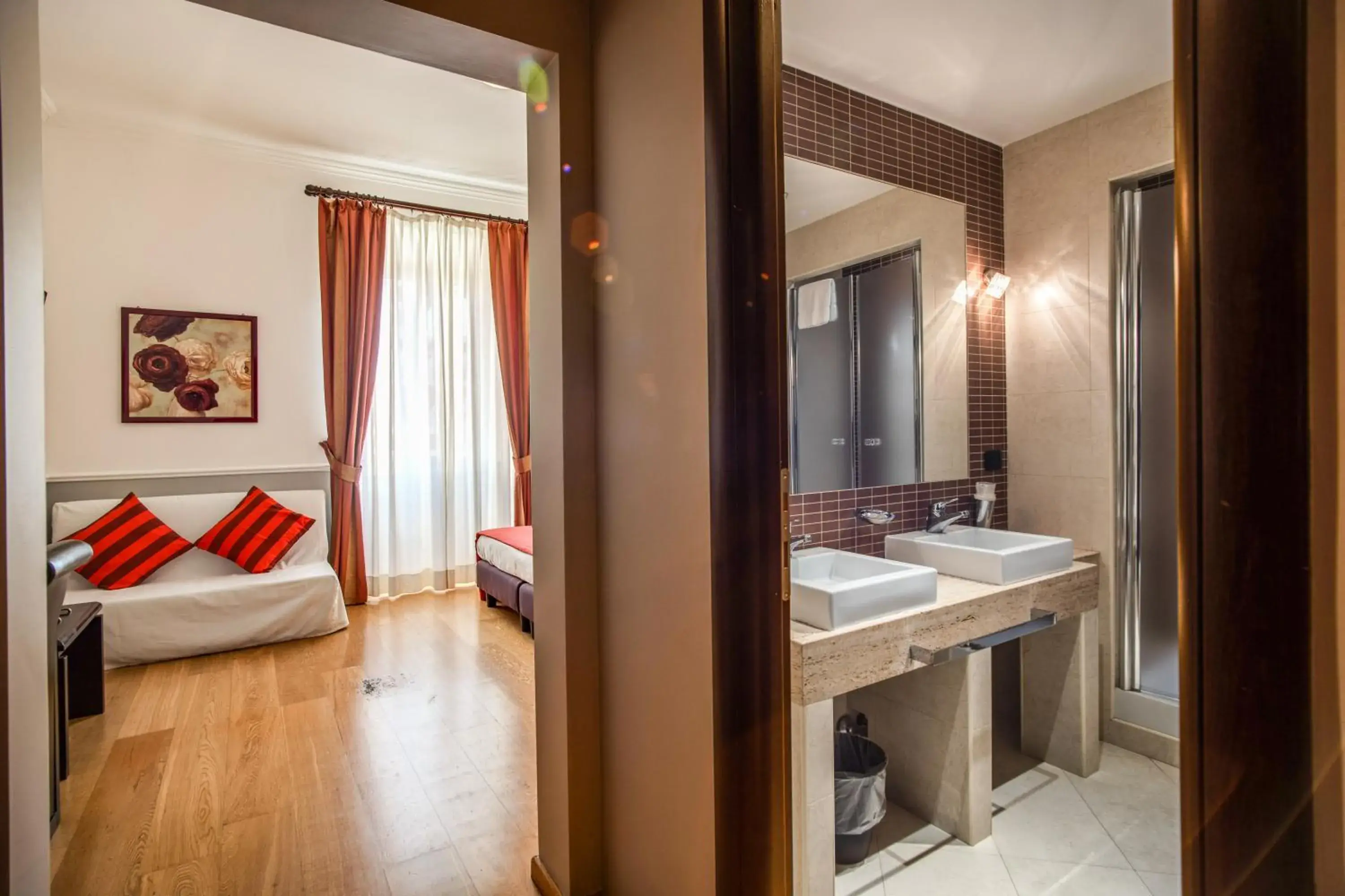 Photo of the whole room, Bathroom in Hotel Everest Inn Rome