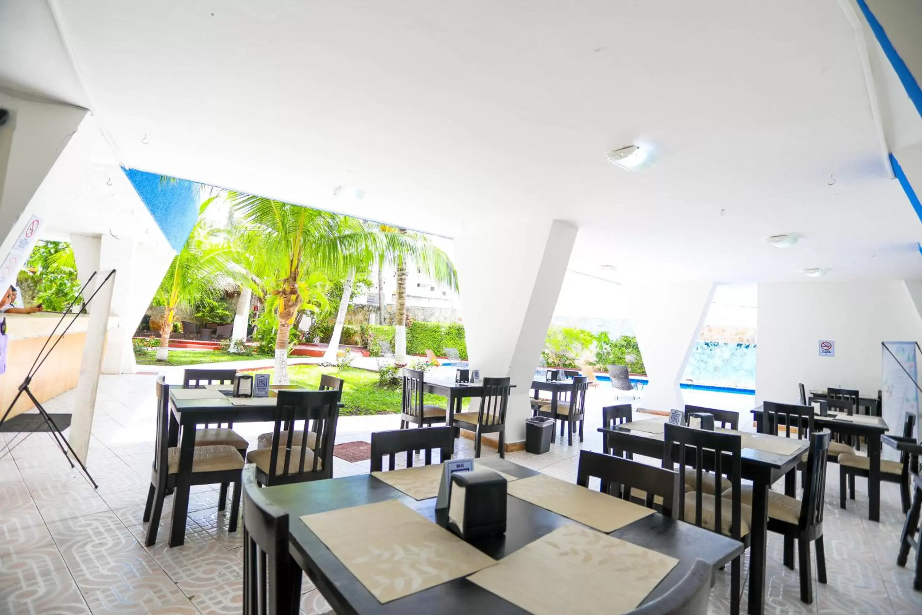 Restaurant/Places to Eat in Hotel Caribe Internacional Cancun