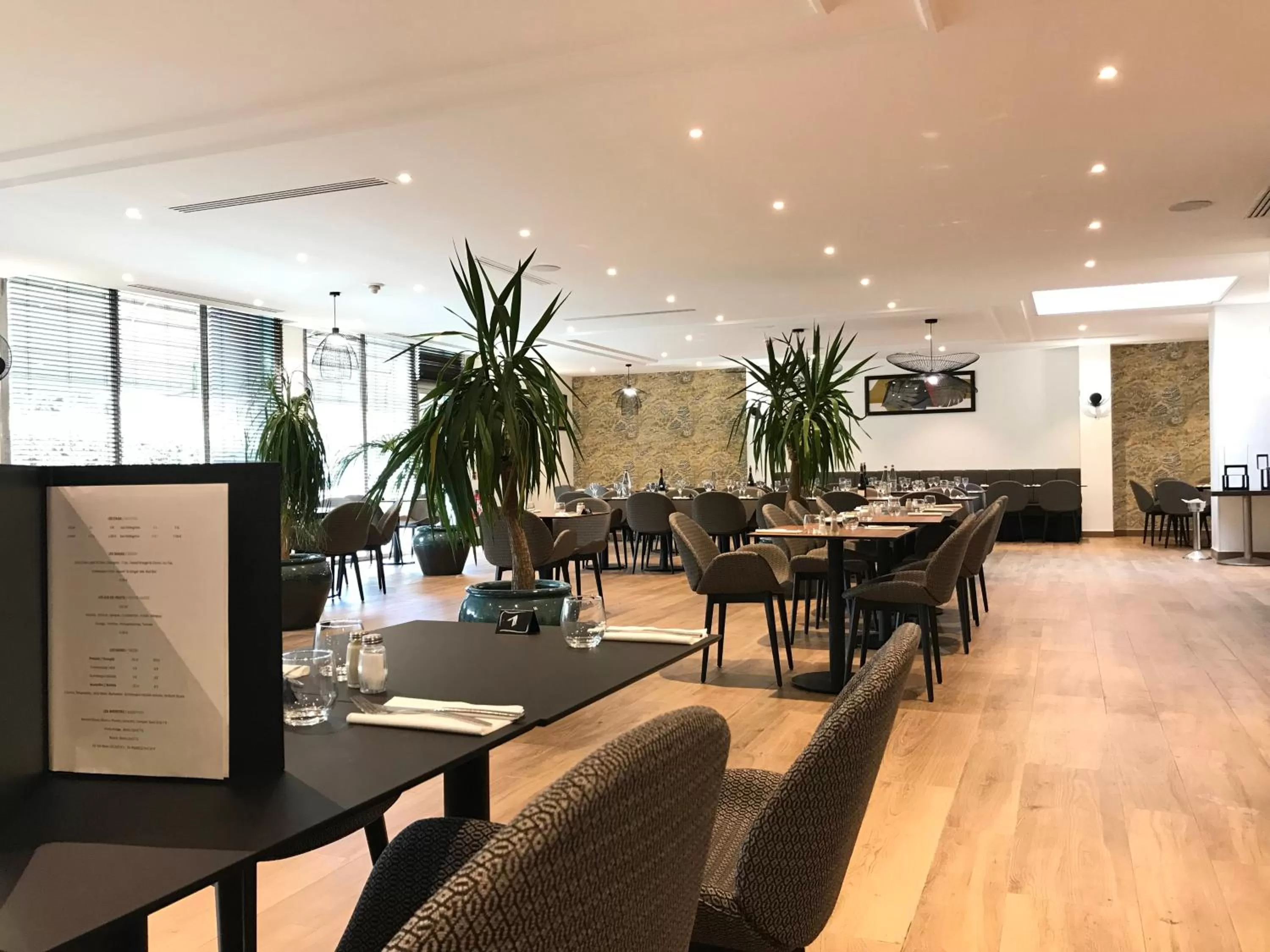 Restaurant/places to eat in Hotel Inn Paris CDG Airport