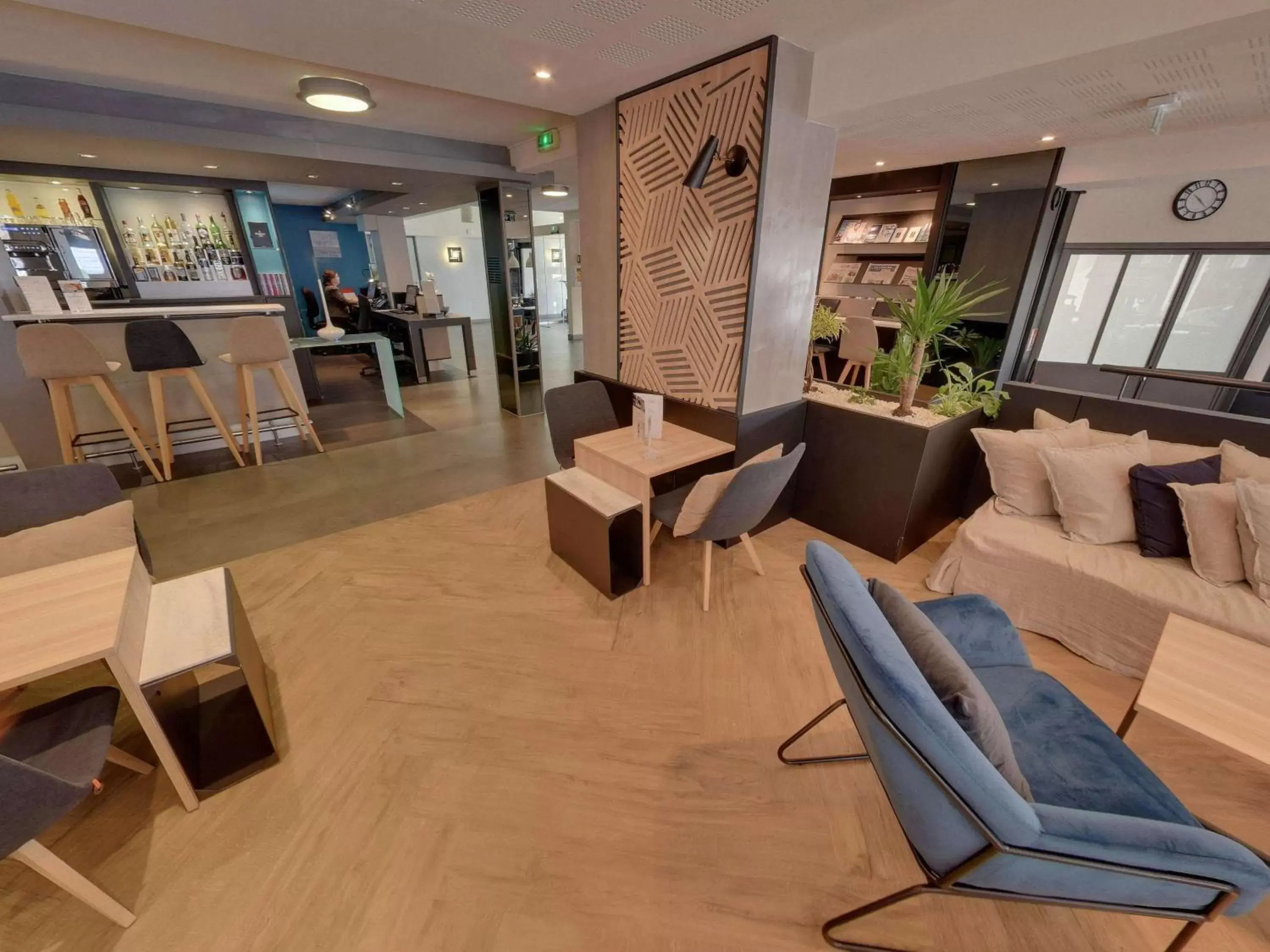 Lounge or bar in Mercure Lorient Centre