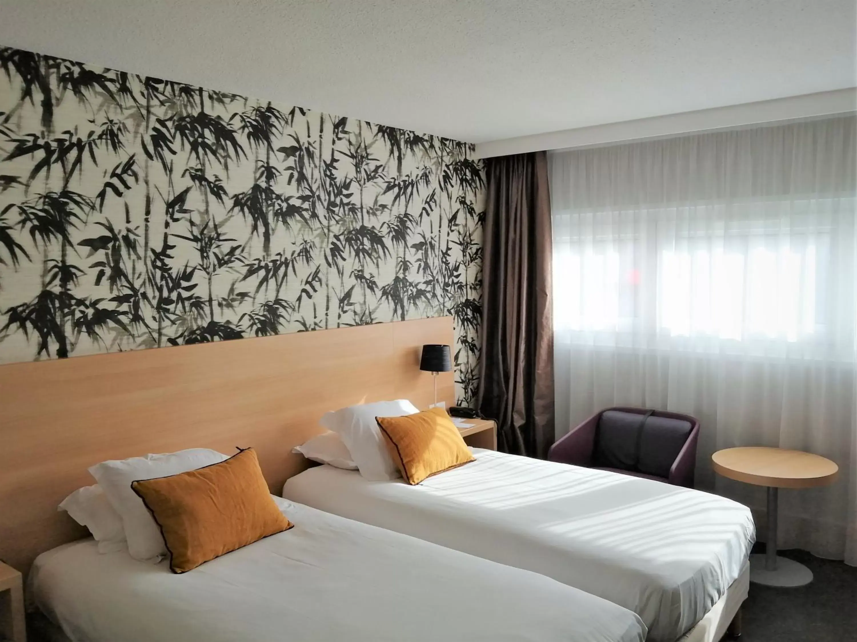 Bed in Hotel Inn Paris CDG Airport - ex Best Western