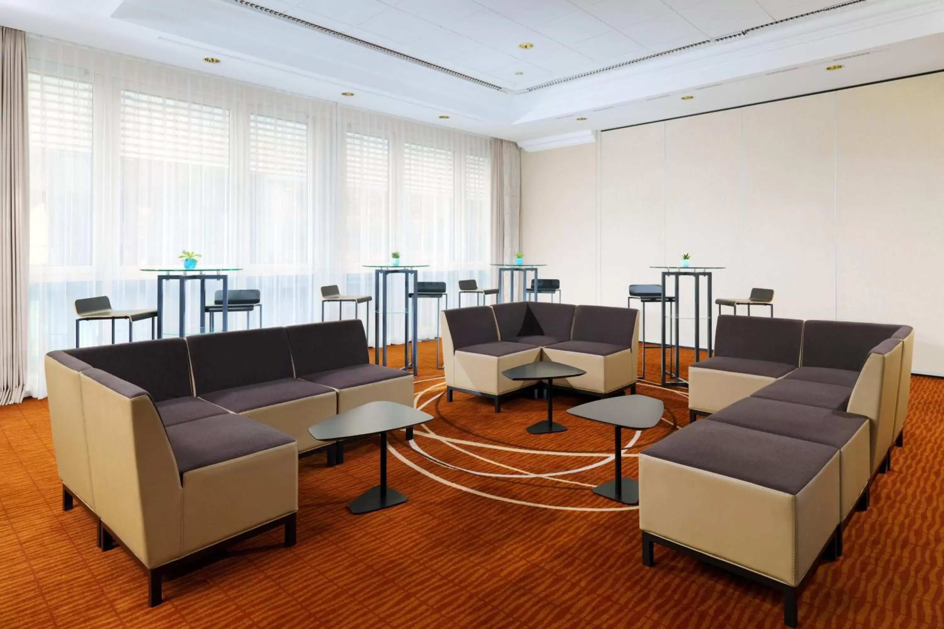 Meeting/conference room, Lounge/Bar in Leipzig Marriott Hotel