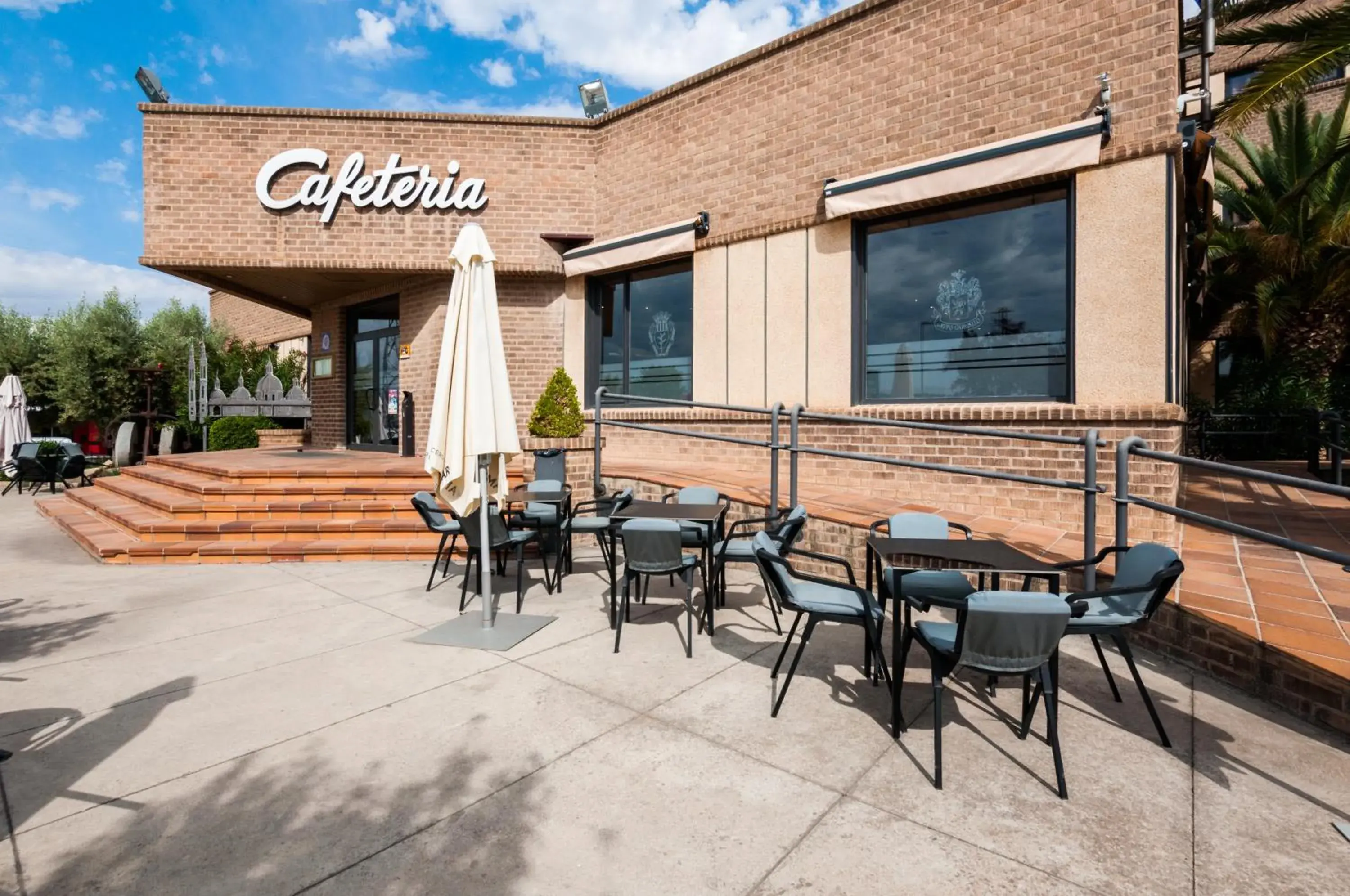 Balcony/Terrace, Restaurant/Places to Eat in Hotel Ciudad de Alcañiz