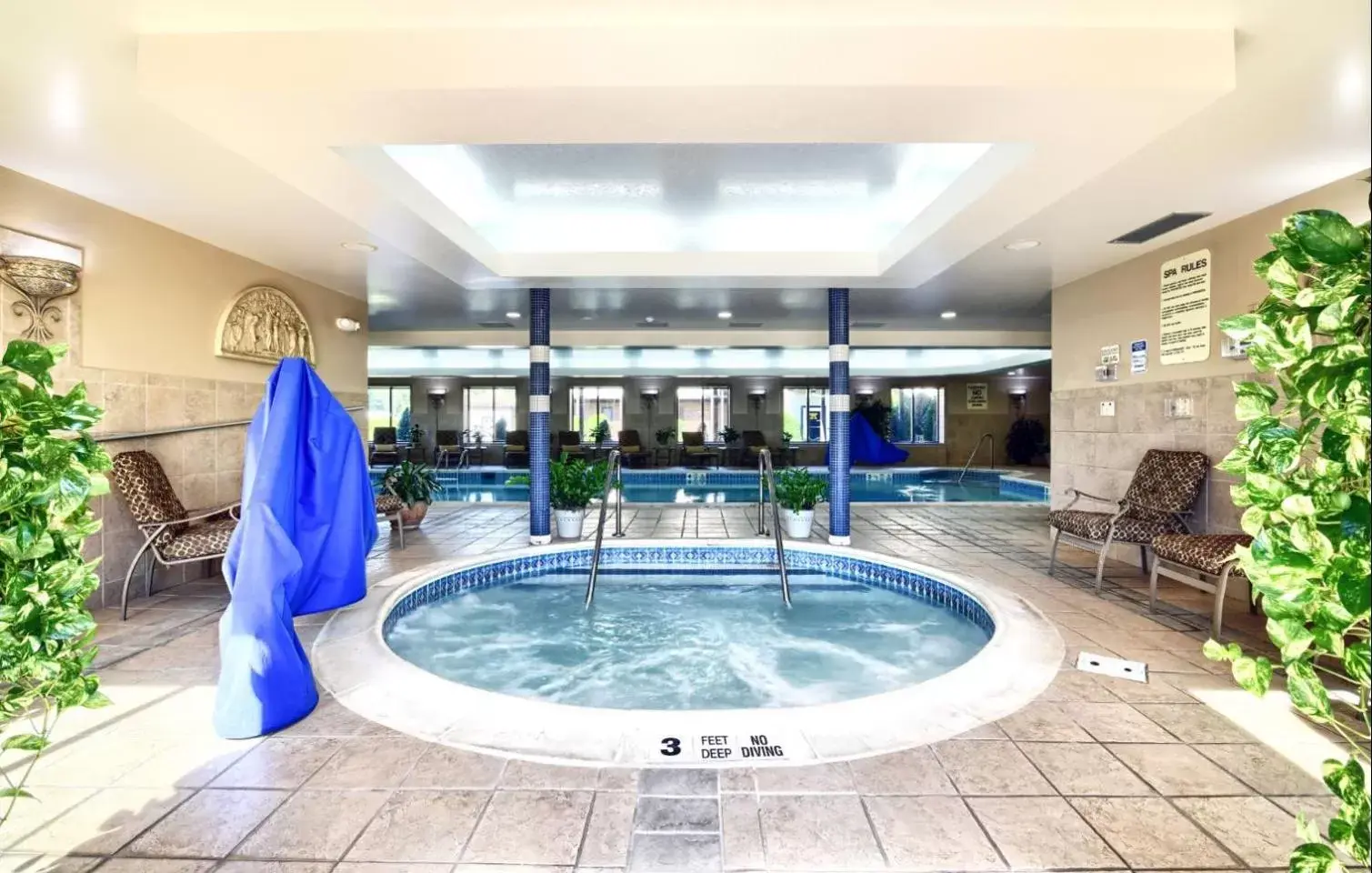 Massage, Swimming Pool in Roosevelt Inn & Suites Saratoga Springs