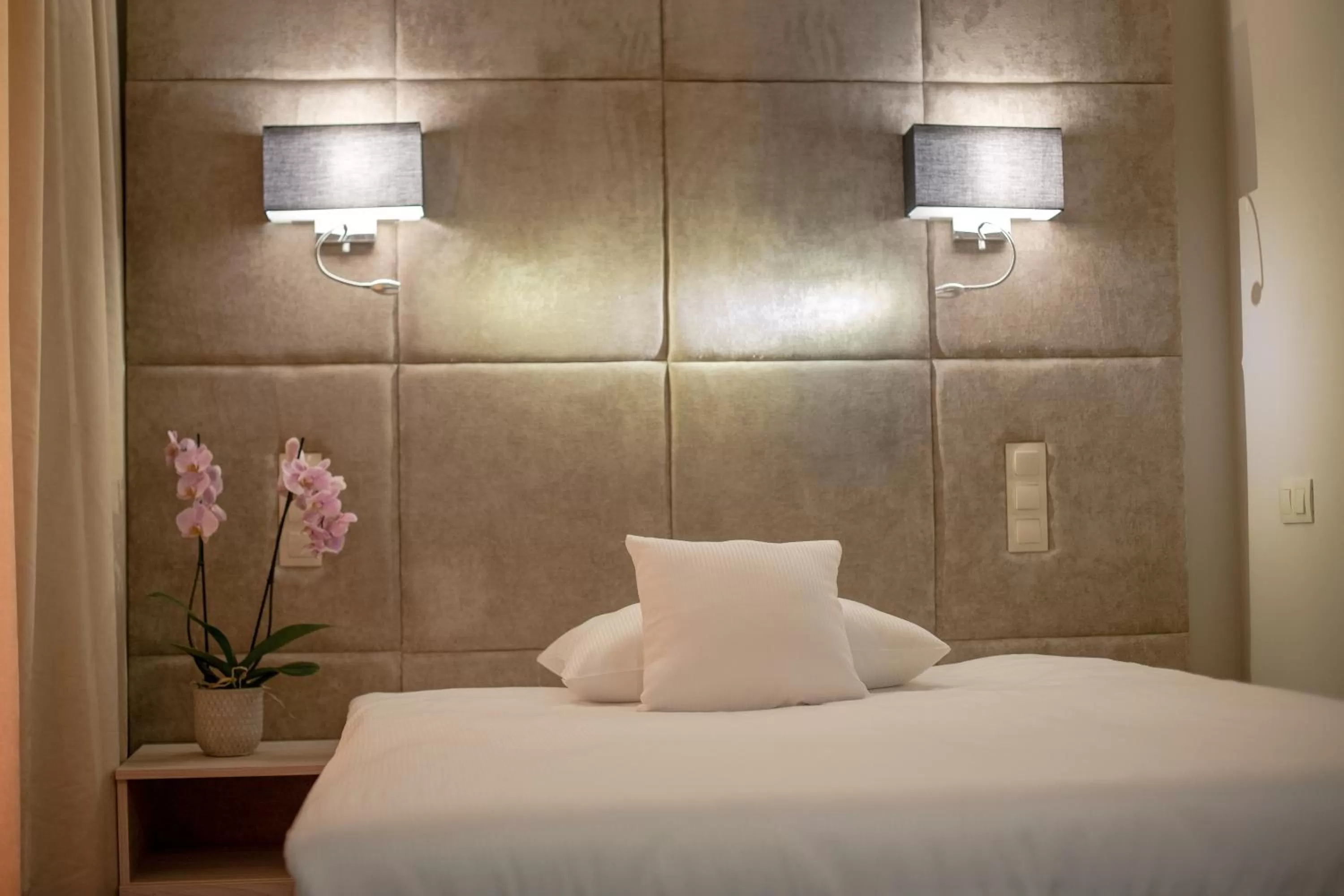 Bedroom, Bed in Citi Hotel's Wrocław