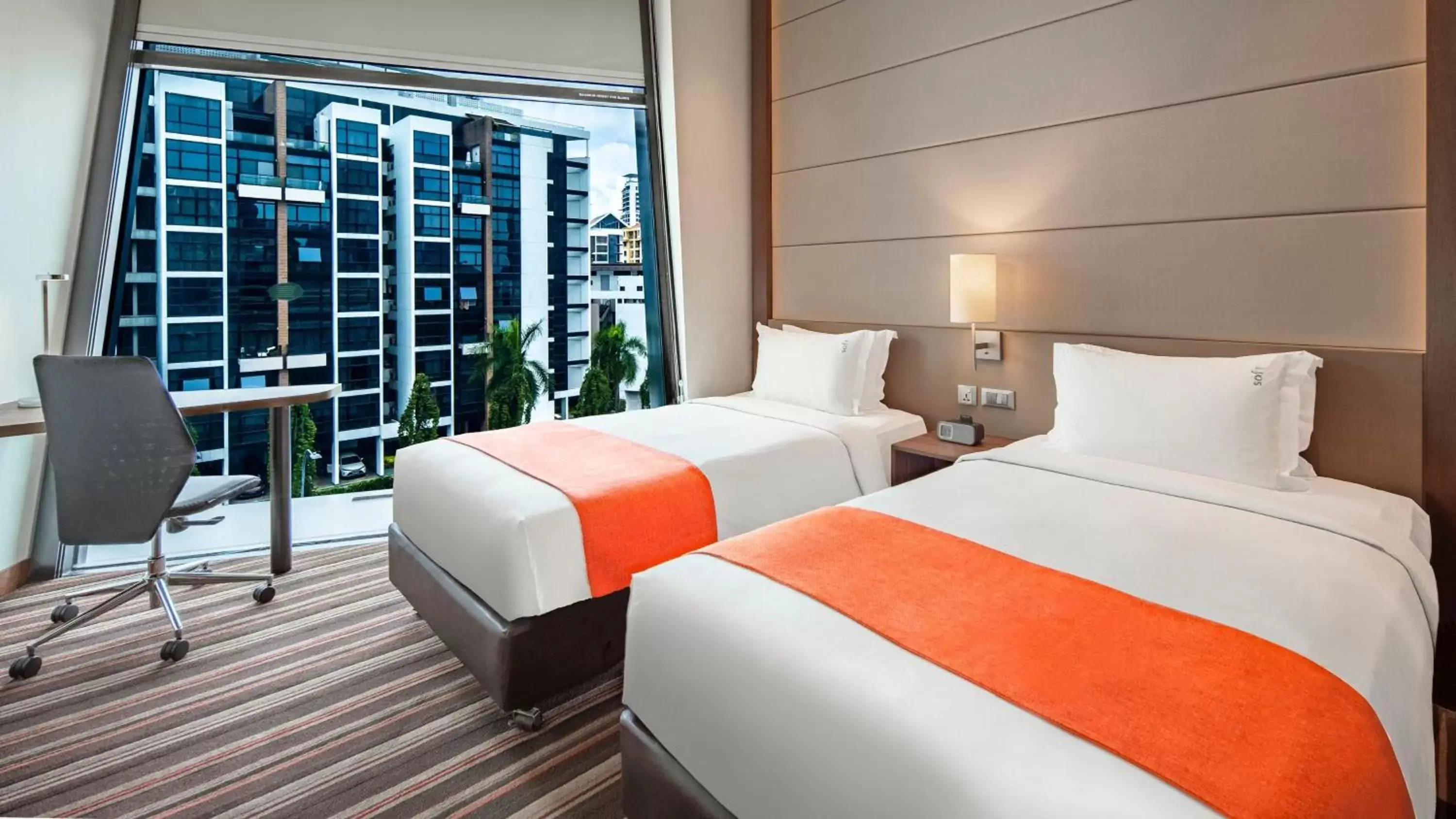 Photo of the whole room, Bed in Holiday Inn Express Singapore Clarke Quay, an IHG Hotel